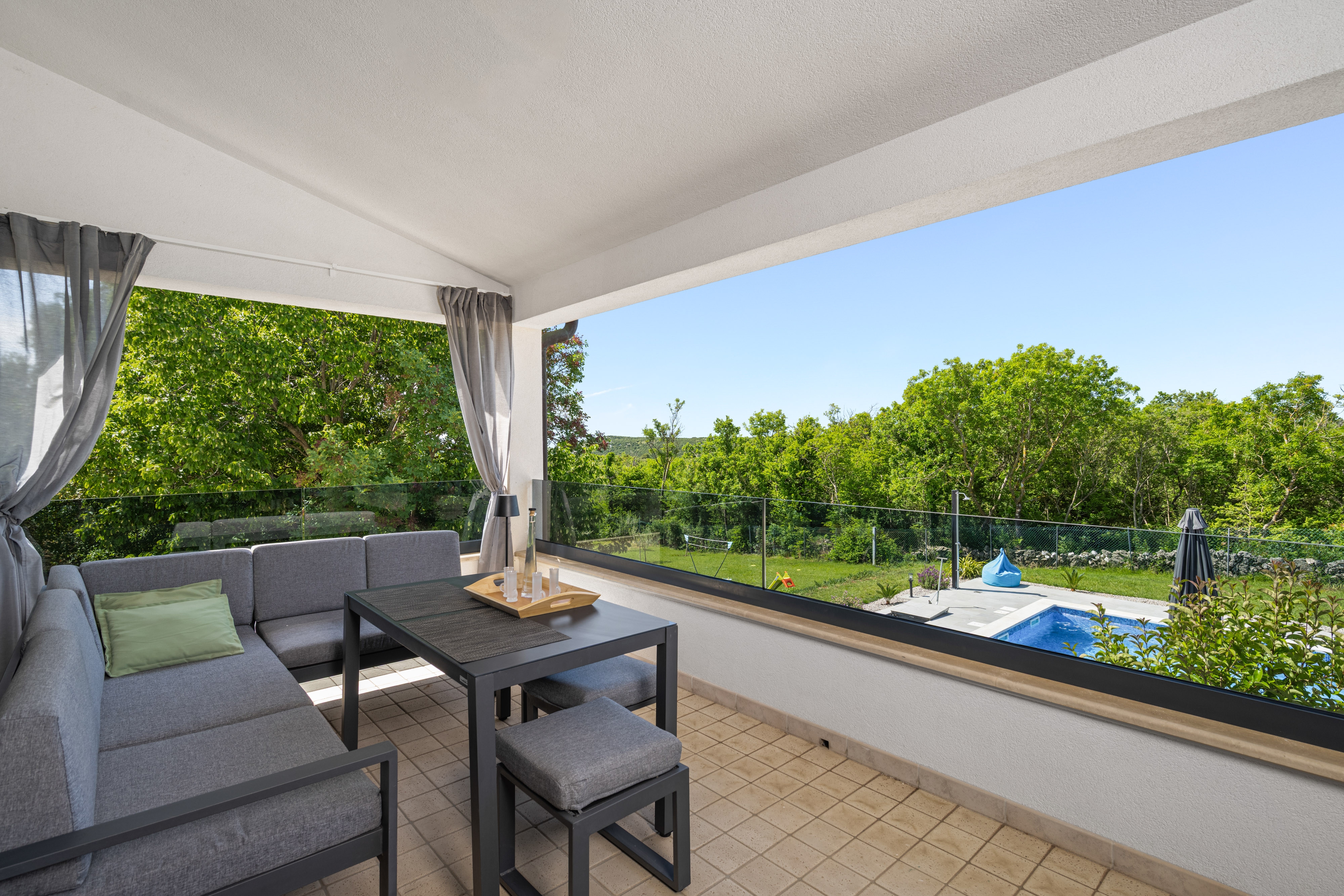 Three bedroom house with terrace Trget, Raša  K