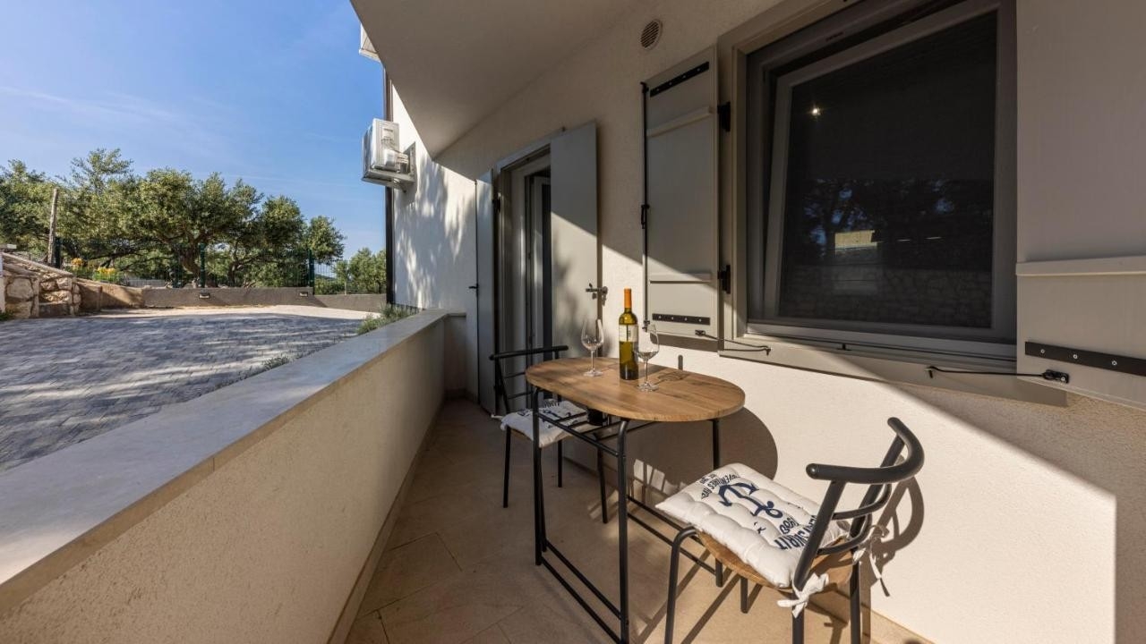 Two bedroom apartment with terrace Sveti Jakov, Lošinj  A-a