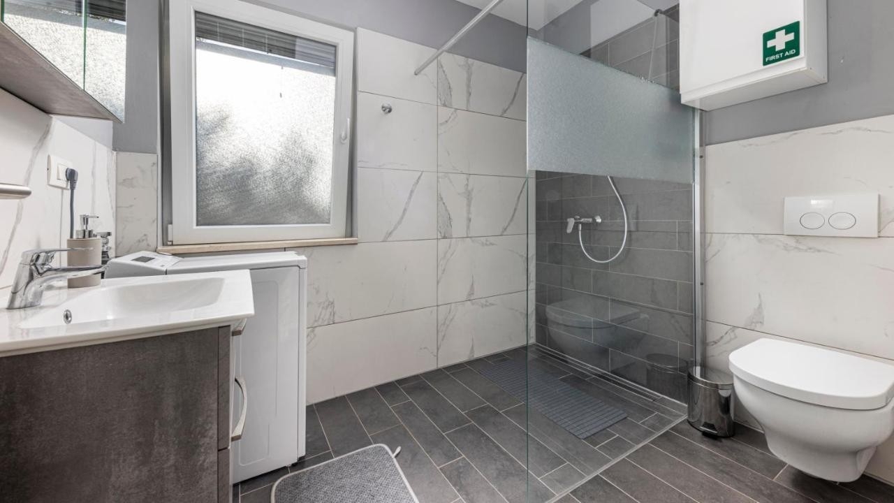 Two bedroom apartment with terrace Sveti Jakov, Lošinj  A-a