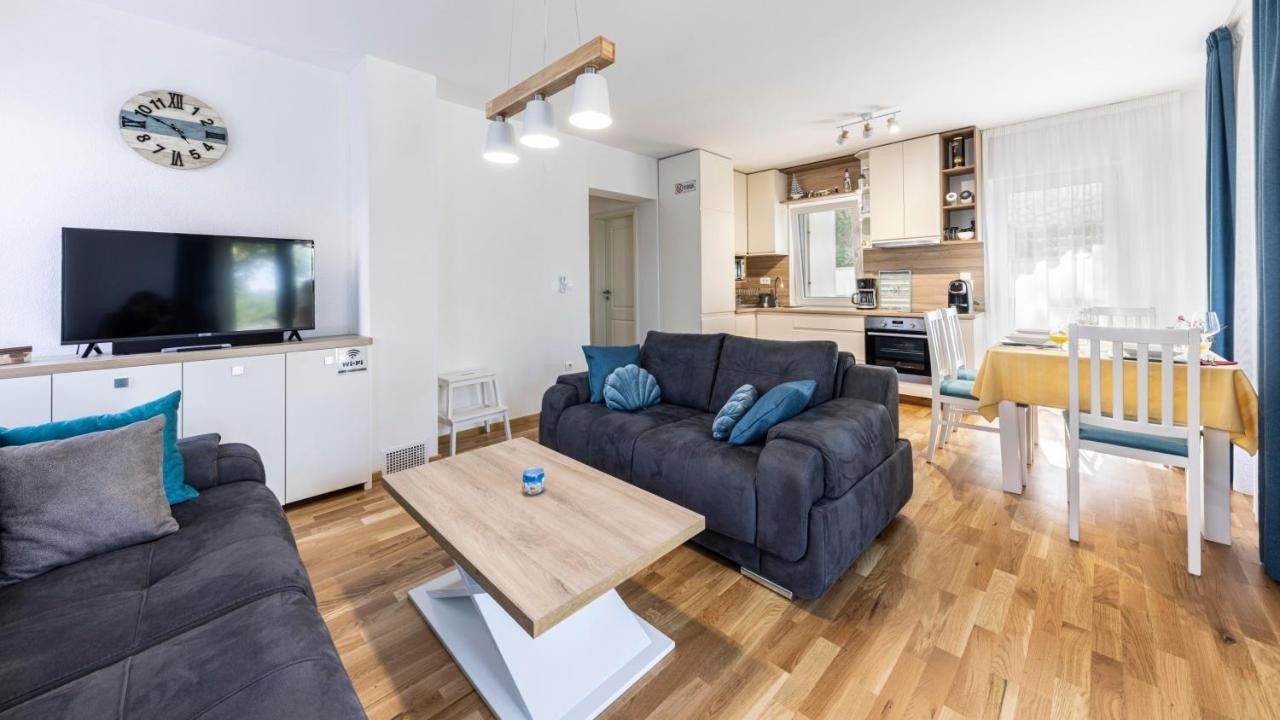 Two bedroom apartment with terrace Sveti Jakov, Lošinj  A-a
