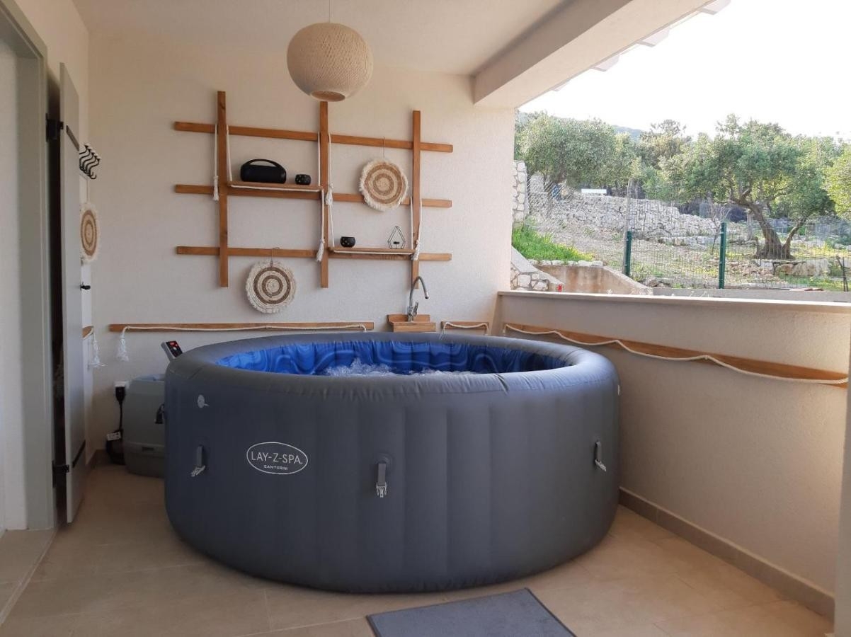 Two bedroom apartment with terrace Sveti Jakov, Lošinj  A-a