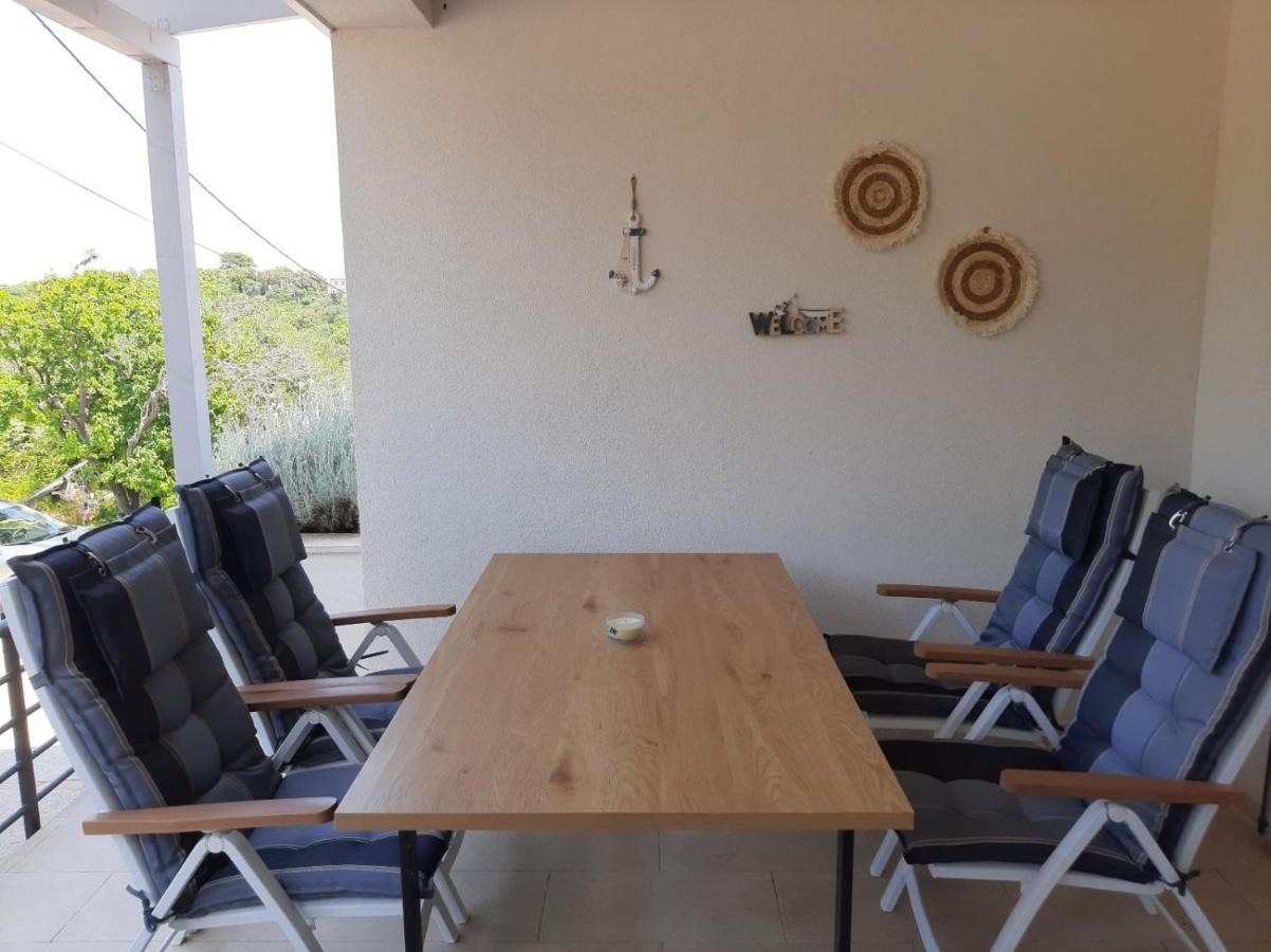 Two bedroom apartment with terrace Sveti Jakov, Lošinj  A-a