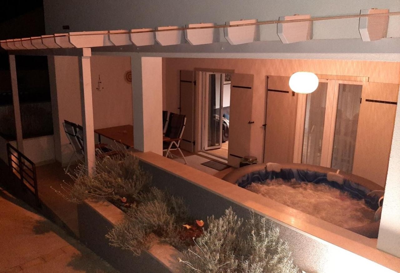 Two bedroom apartment with terrace Sveti Jakov, Lošinj  A-a