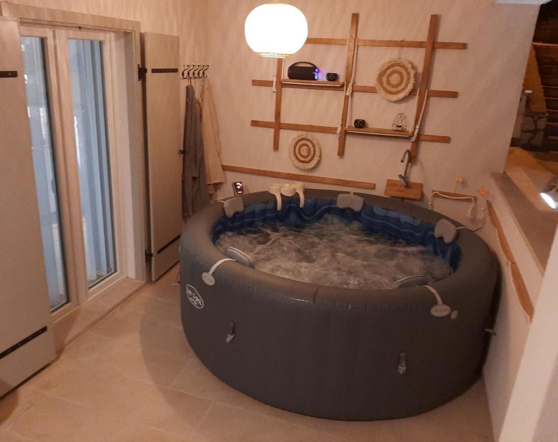Two bedroom apartment with terrace Sveti Jakov, Lošinj  A-a