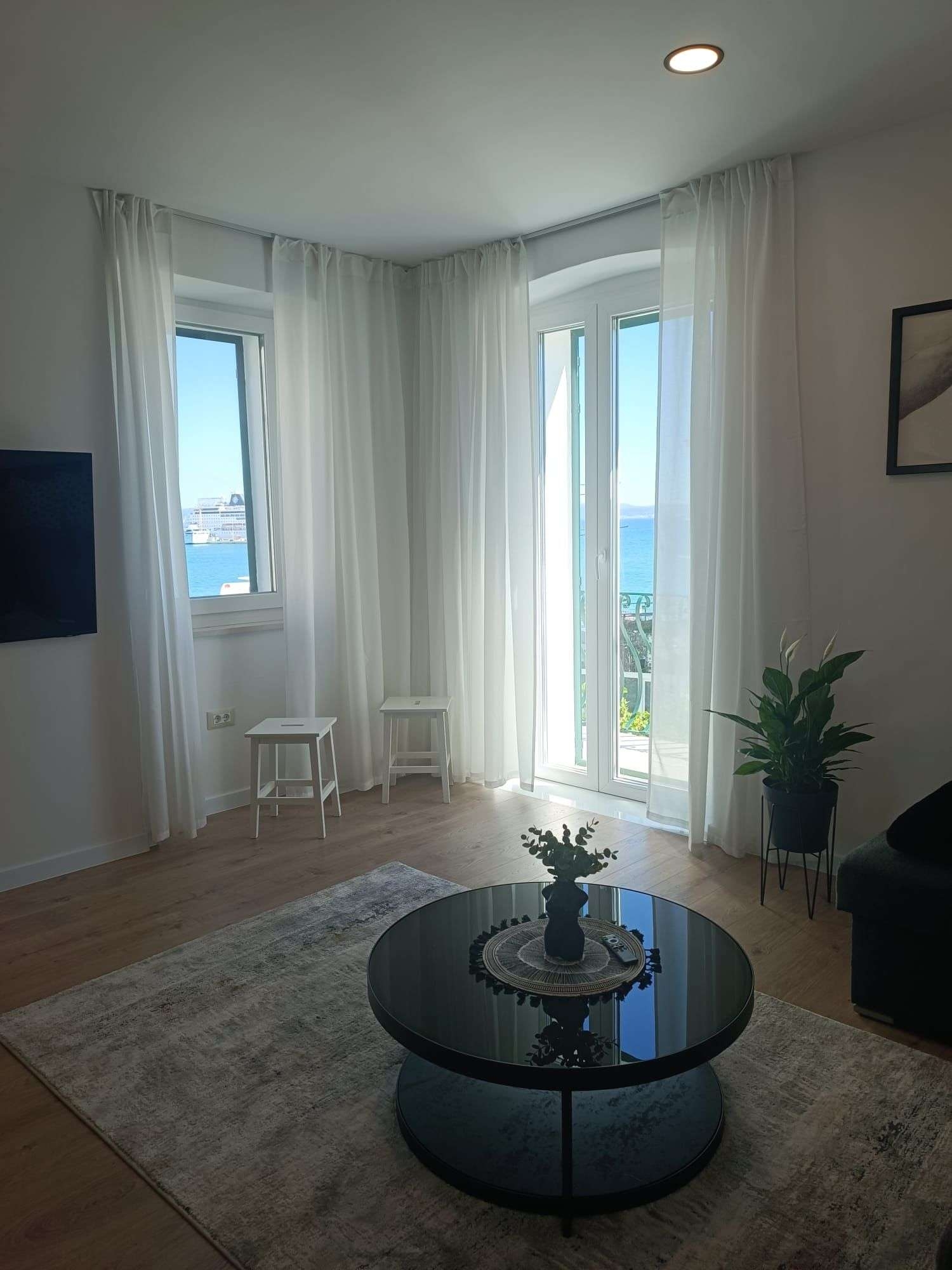 Two bedroom apartment with balcony and sea view Split (A-23443-a)