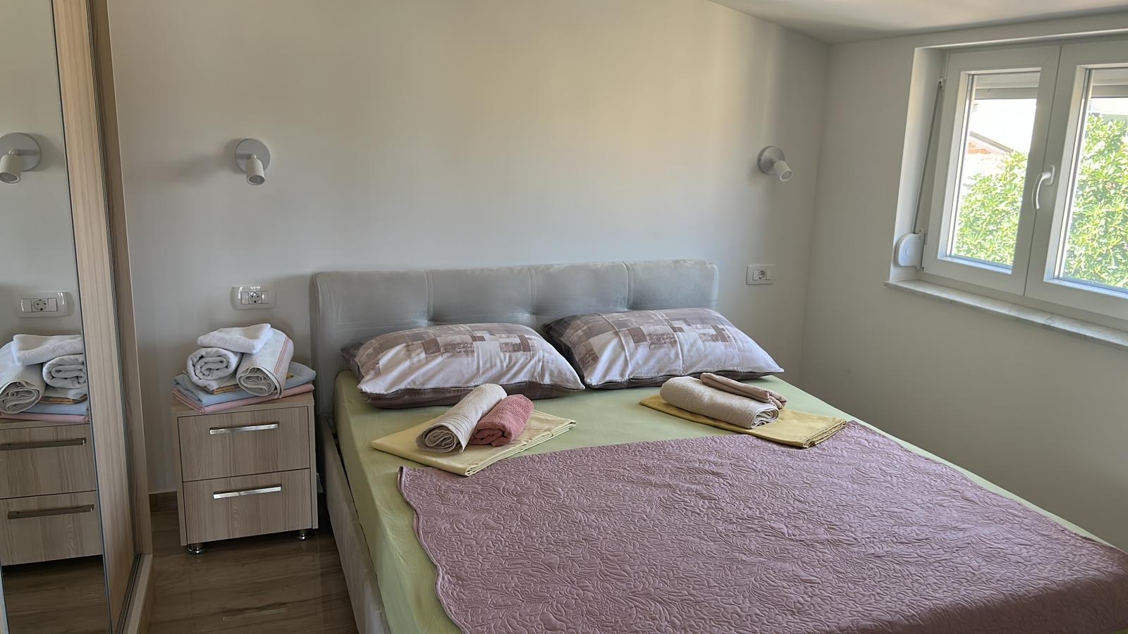 One bedroom apartment with terrace Vir (A-23444-b)