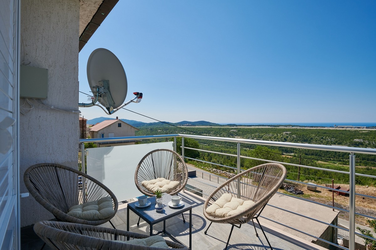 Three bedroom apartment with balcony and sea view Uskoplje, Dubrovnik  A-a