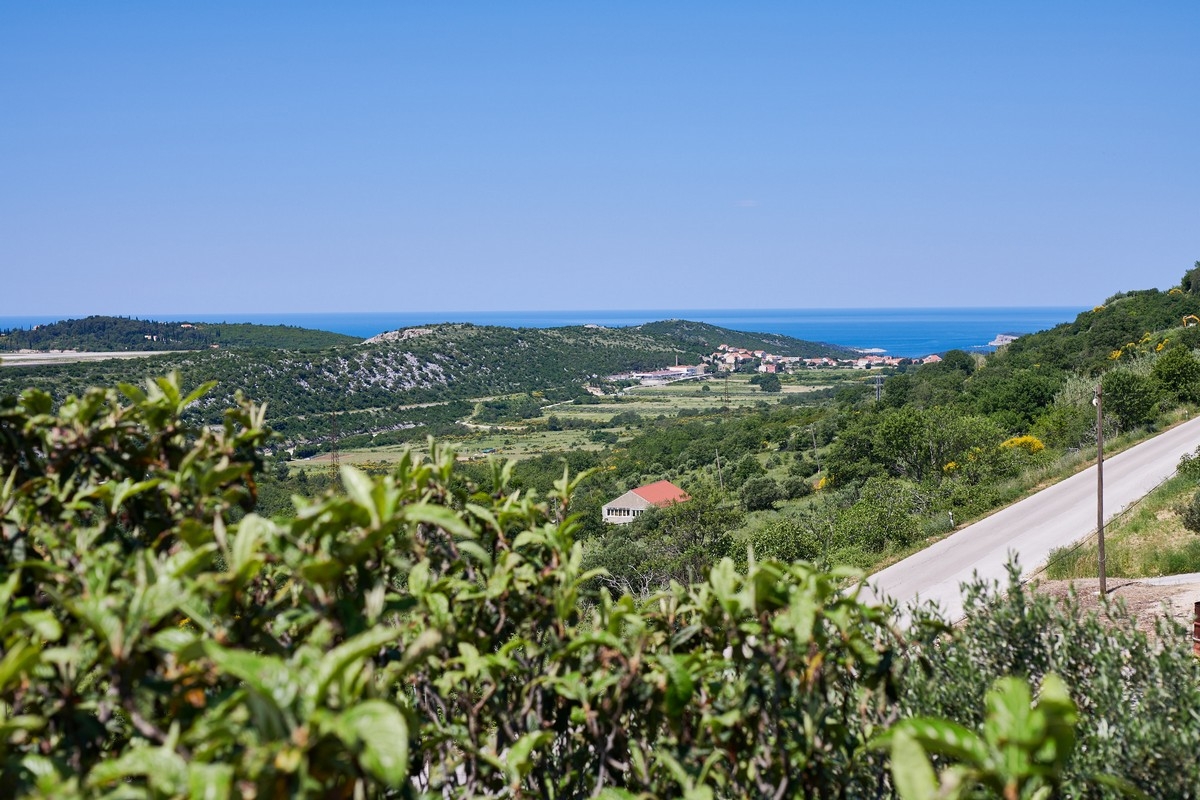 Three bedroom apartment with balcony and sea view Uskoplje, Dubrovnik  A-a