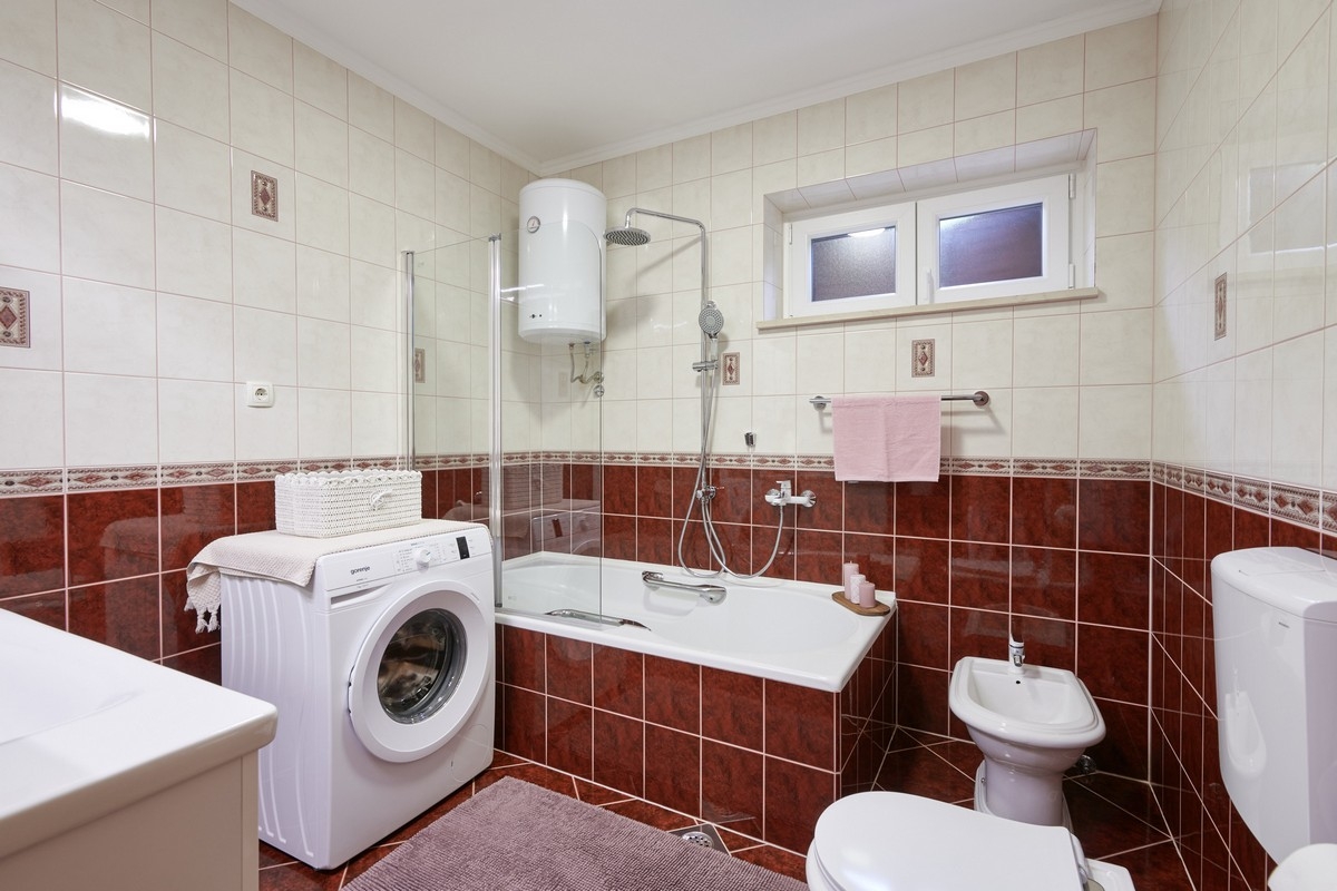 Three bedroom apartment with balcony and sea view Uskoplje, Dubrovnik  A-a