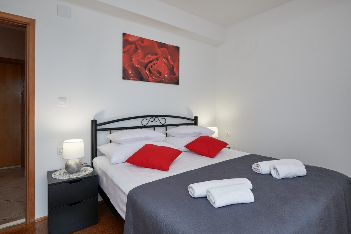 Three bedroom apartment with balcony and sea view Uskoplje, Dubrovnik  A-a