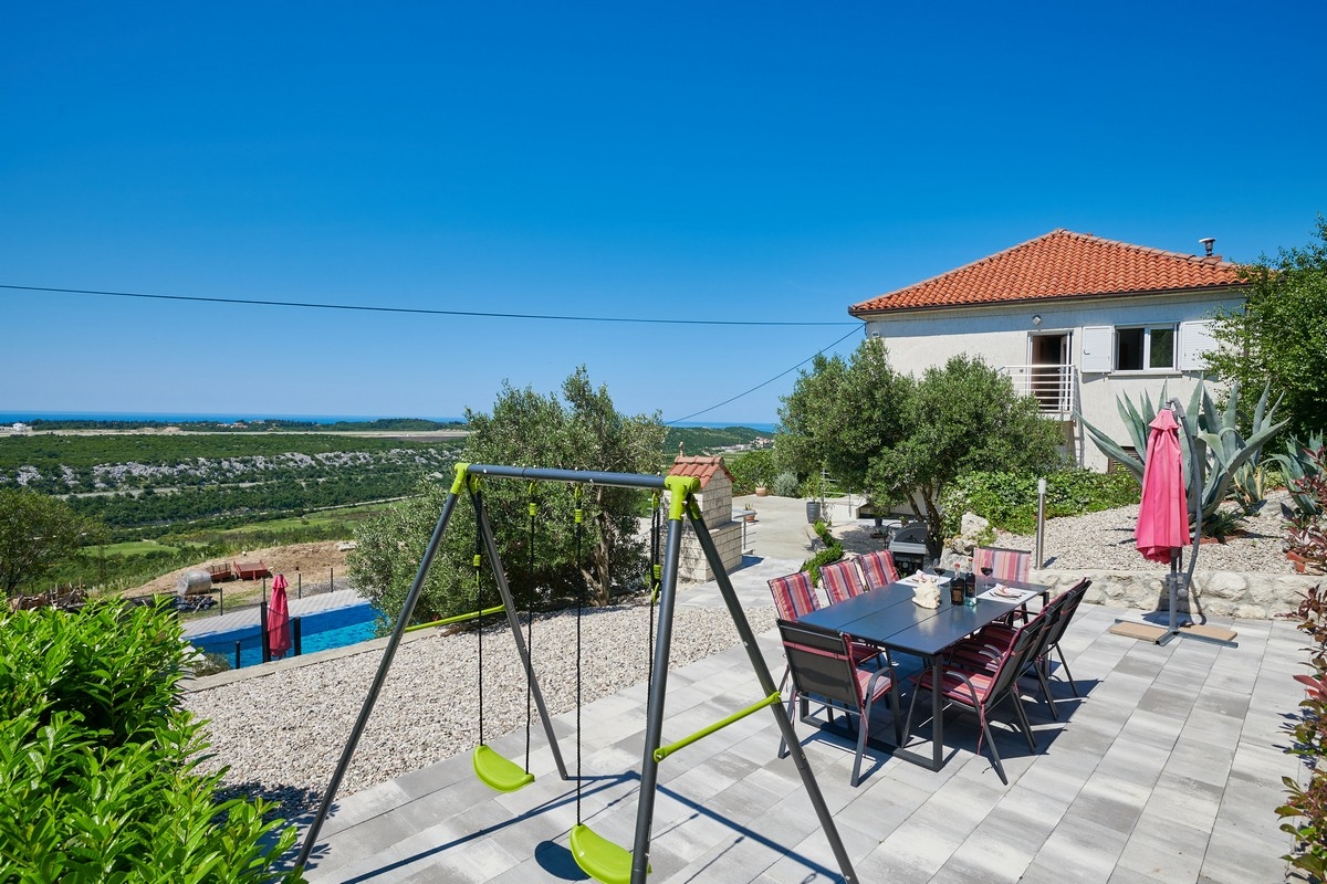 Three bedroom apartment with balcony and sea view Uskoplje, Dubrovnik  A-a