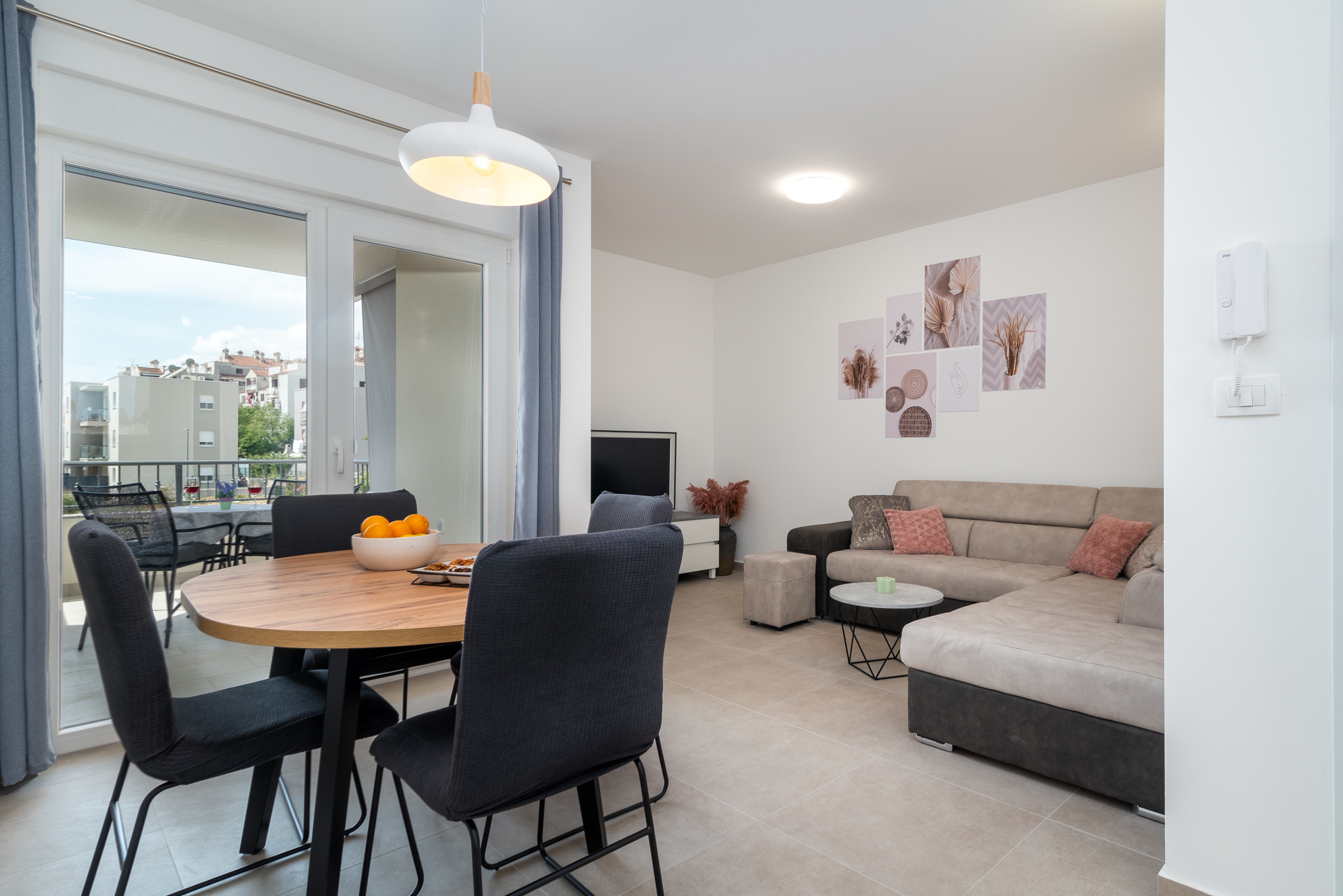 Two bedroom apartment with terrace Trogir  A-a