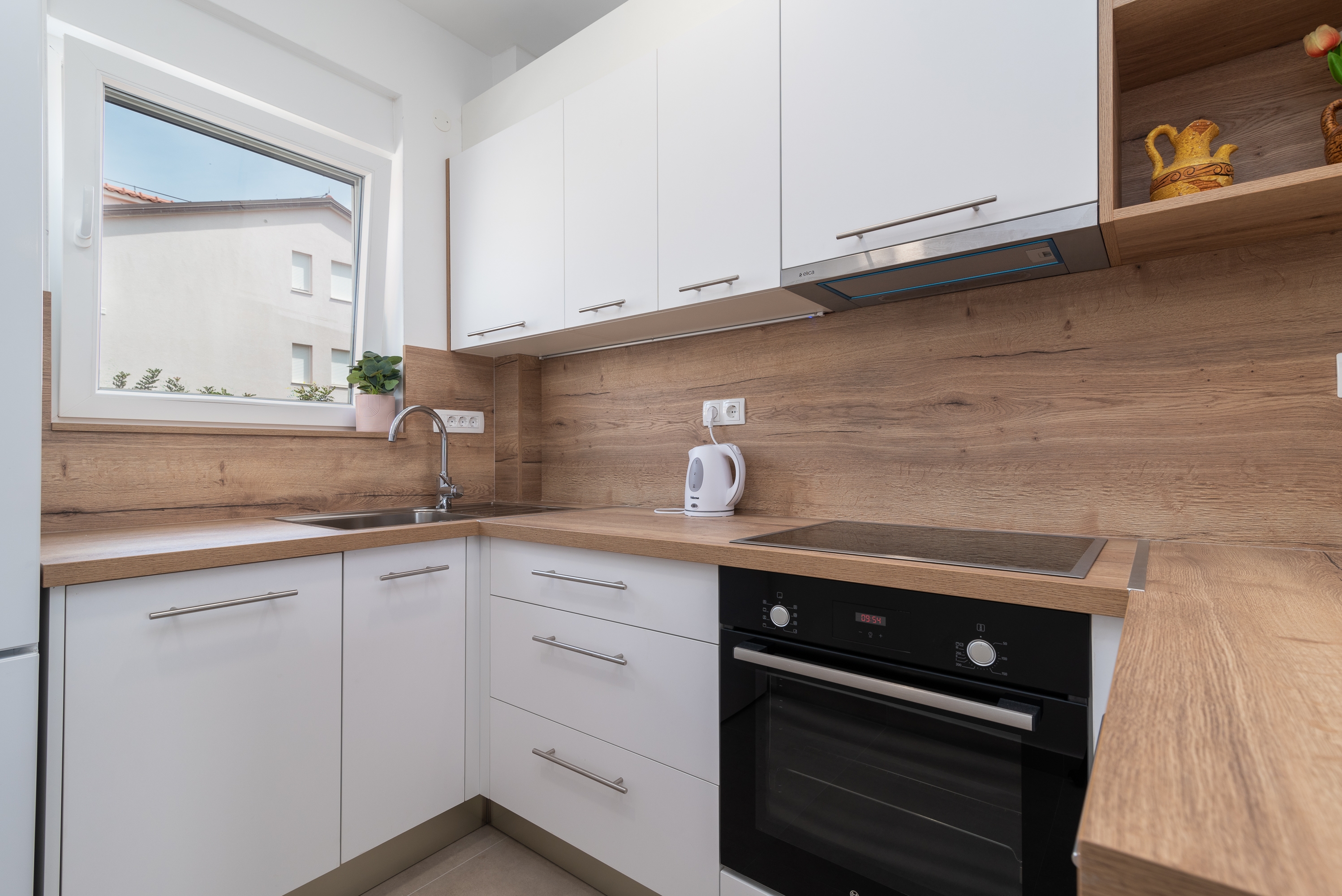 Two bedroom apartment with terrace Trogir  A-a