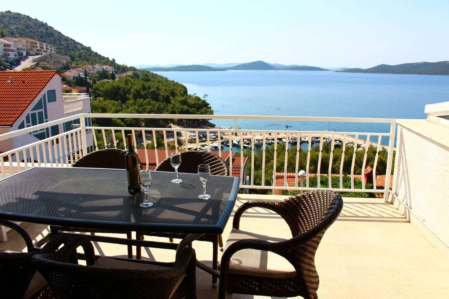 Trosoben apartma Z balkonom in pogledom na morje Drage, Biograd  A-a