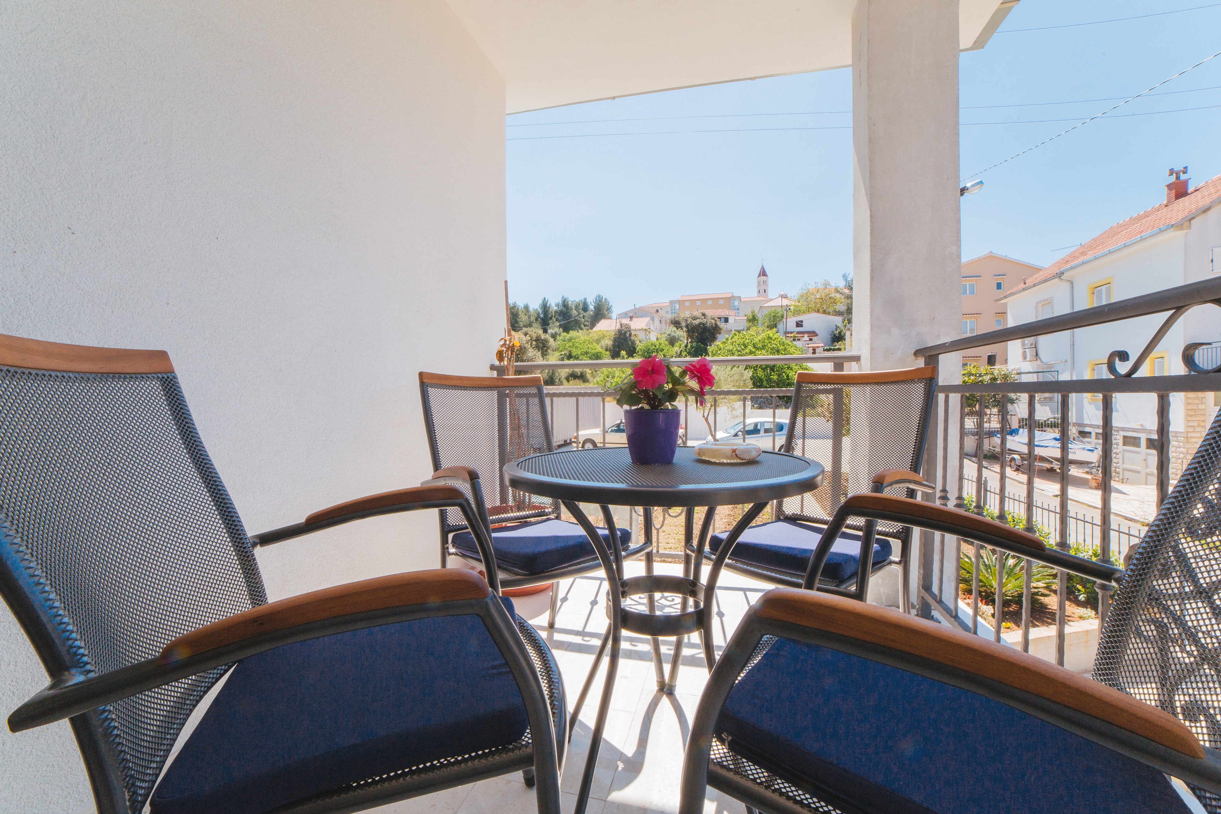 Jednosobni apartman s balkonom i pogledom na more Seget Vranjica, Trogir  A-a