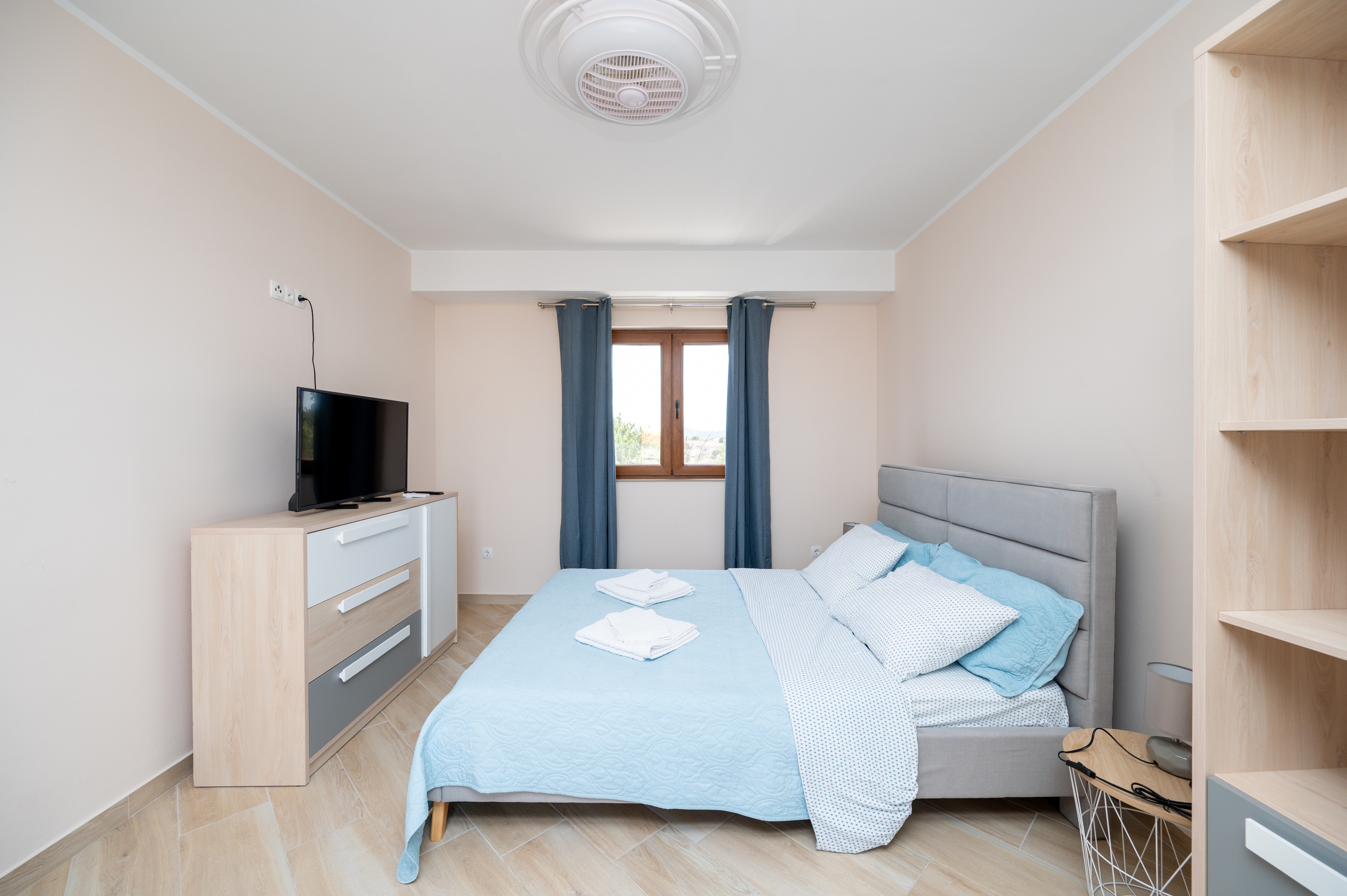 Four bedroom house with terrace and sea view Pakoštane, Biograd  K
