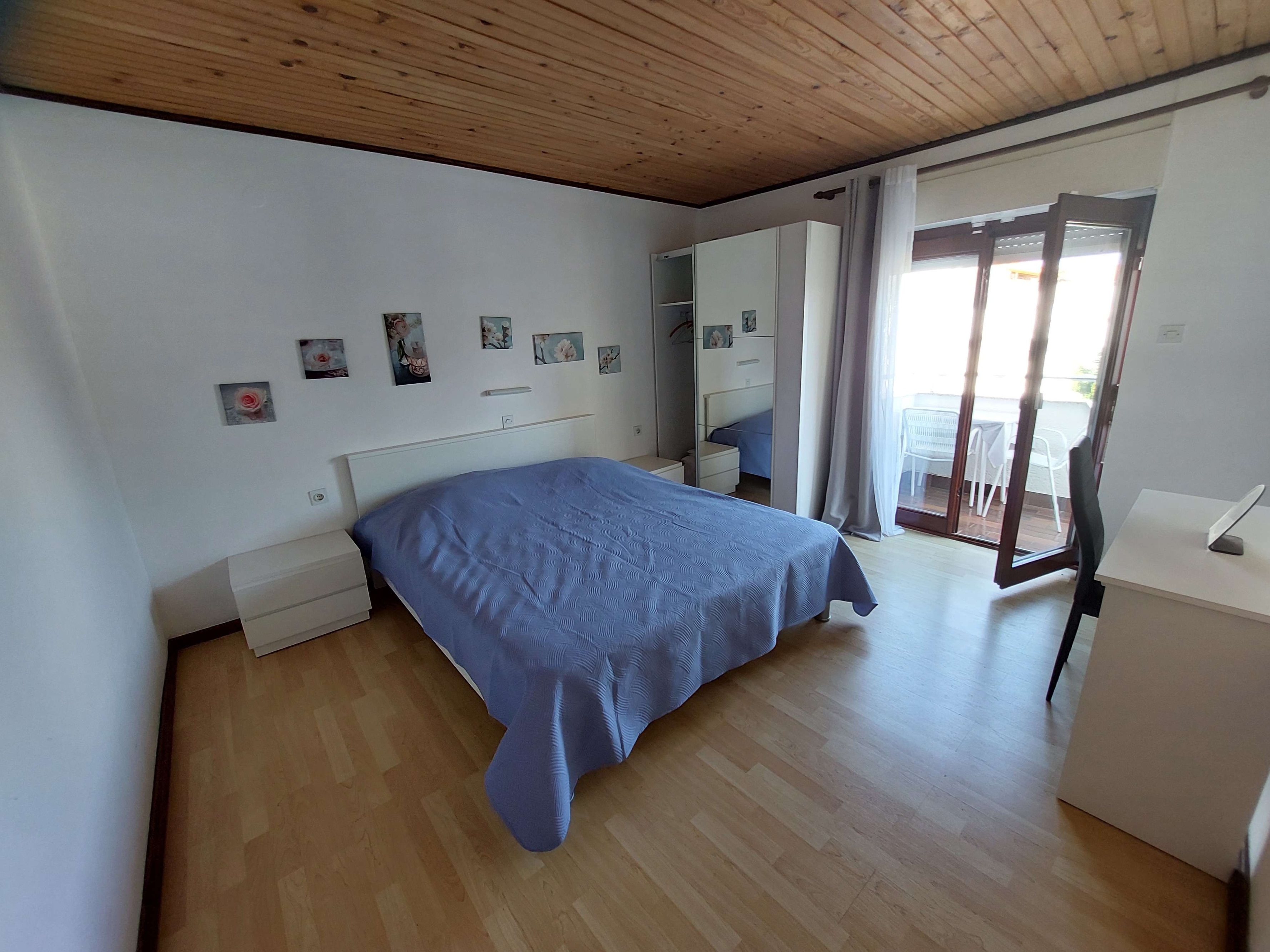 Two bedroom apartment with balcony and sea view Banjol (Rab) (A-23468-c)