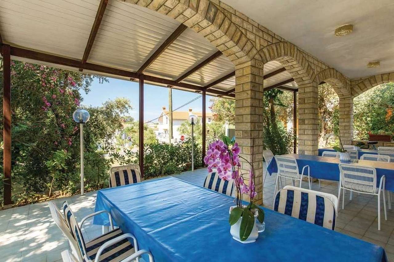 One bedroom apartment with balcony and sea view Banjol, Rab (A-23468-a)