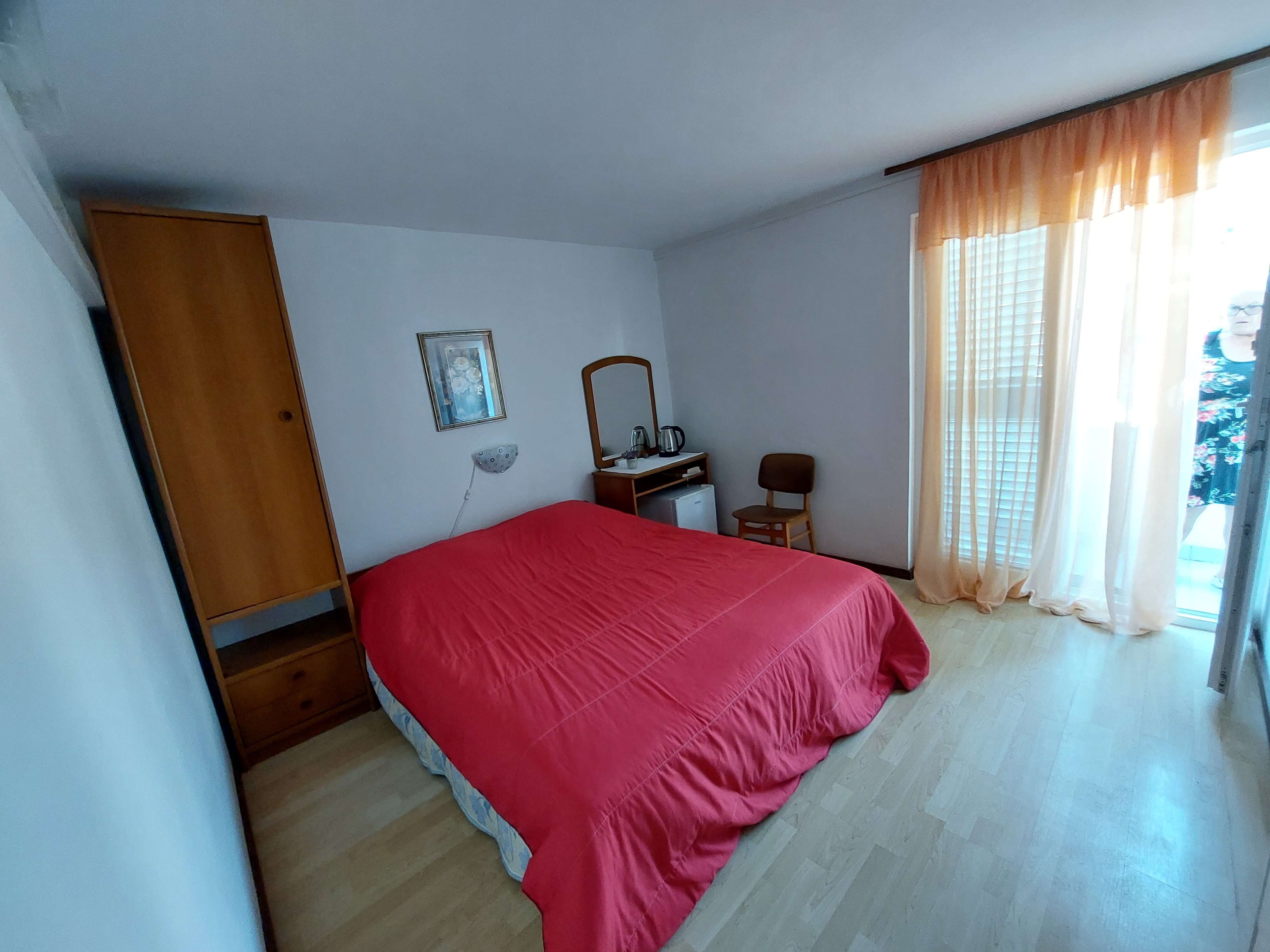Room with balcony Banjol (Rab) (S-23468-a)