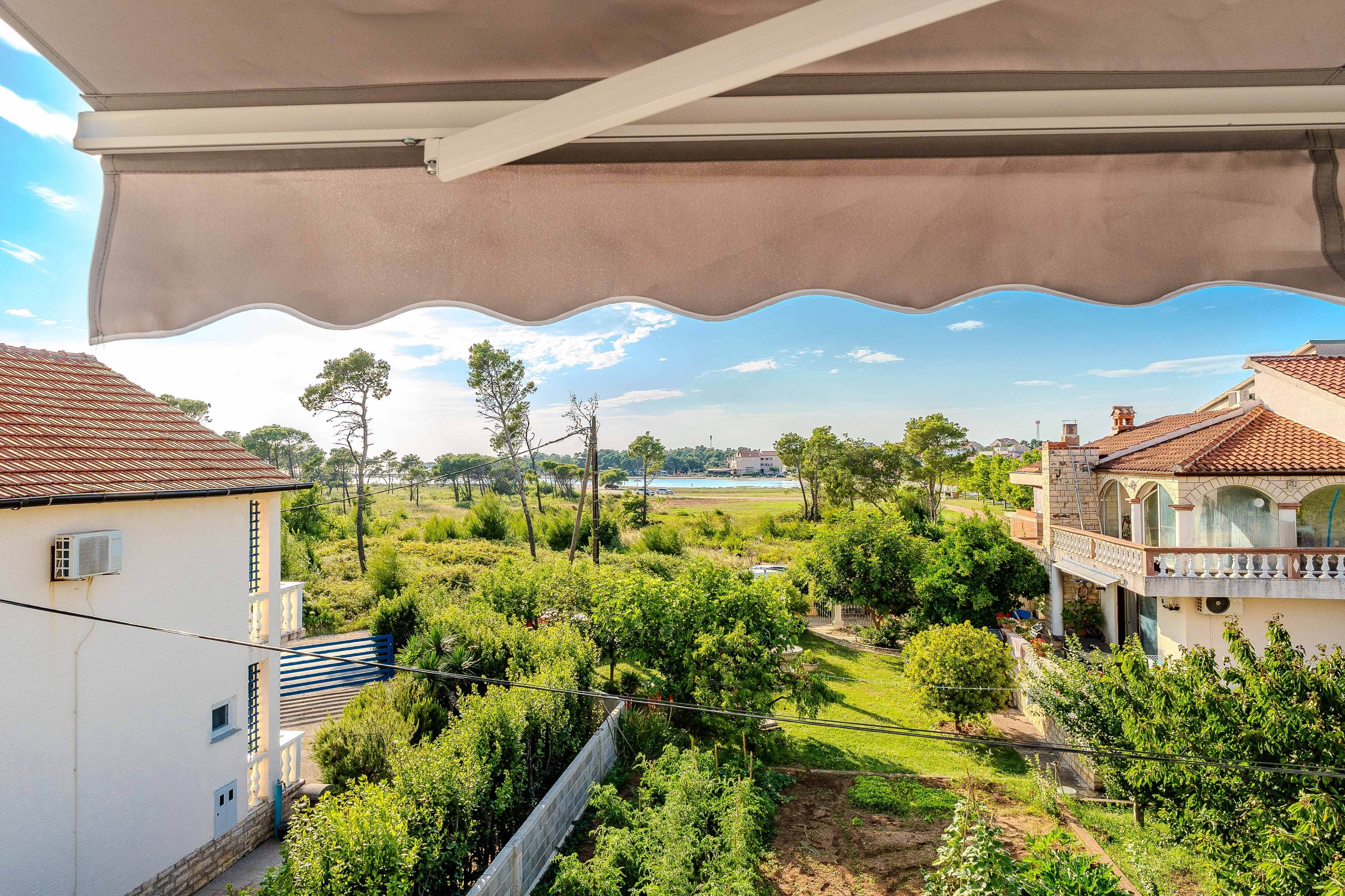 Two bedroom apartment with terrace and sea view Privlaka, Zadar  A-a