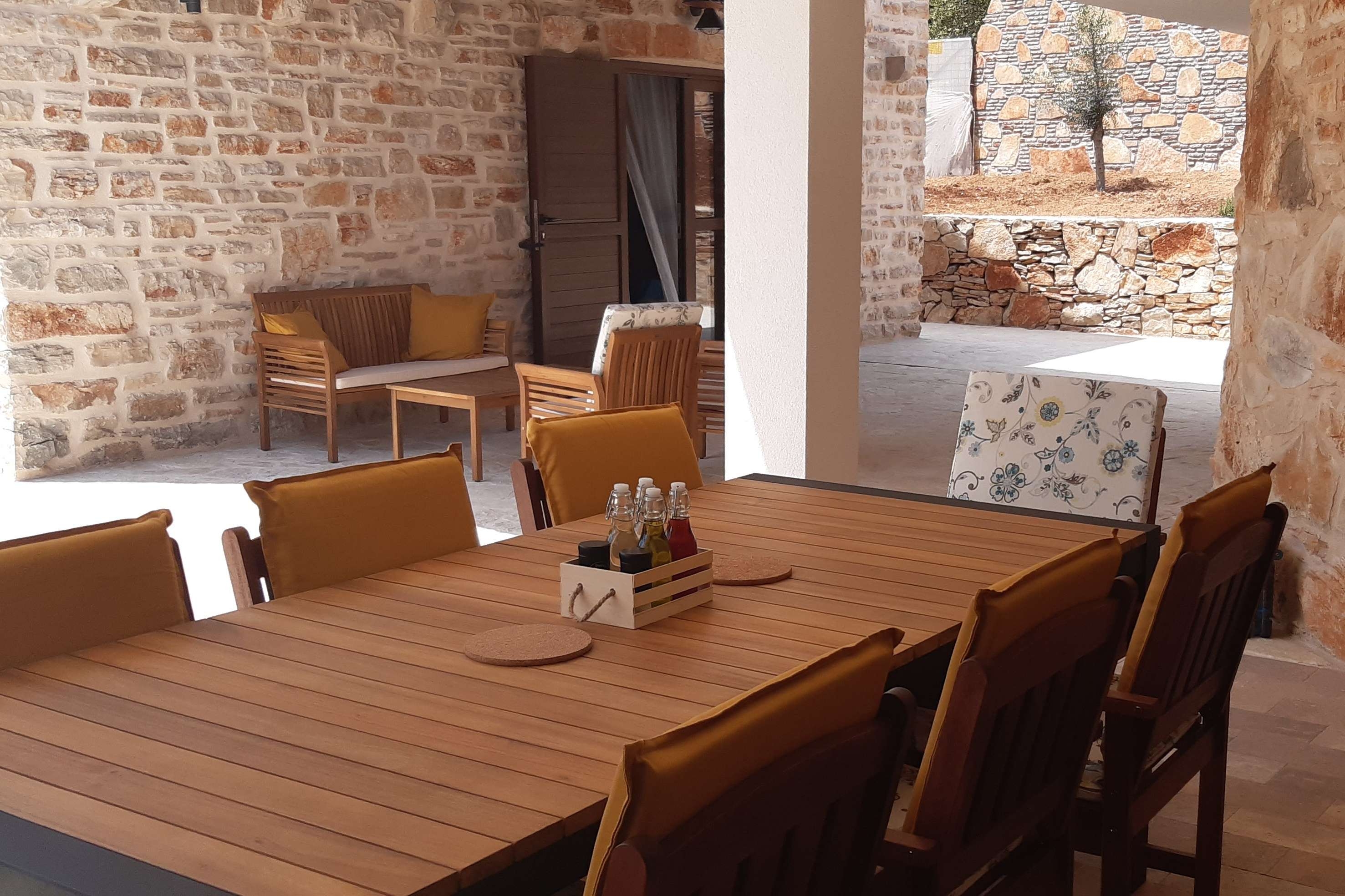 Three bedroom house with terrace Basina, Hvar  K