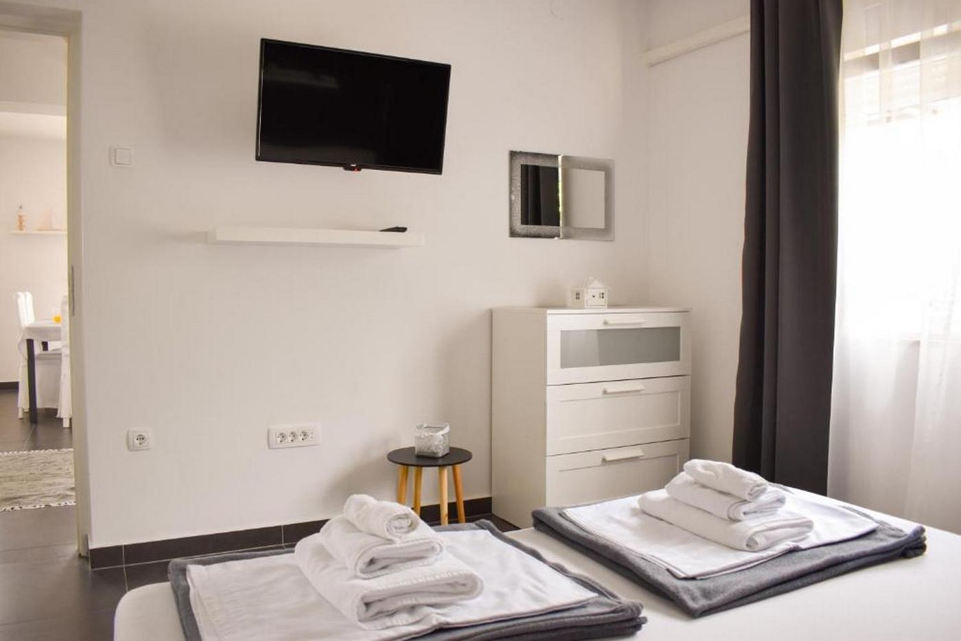 Two bedroom apartment with terrace and sea view Novi Vinodolski  A-a