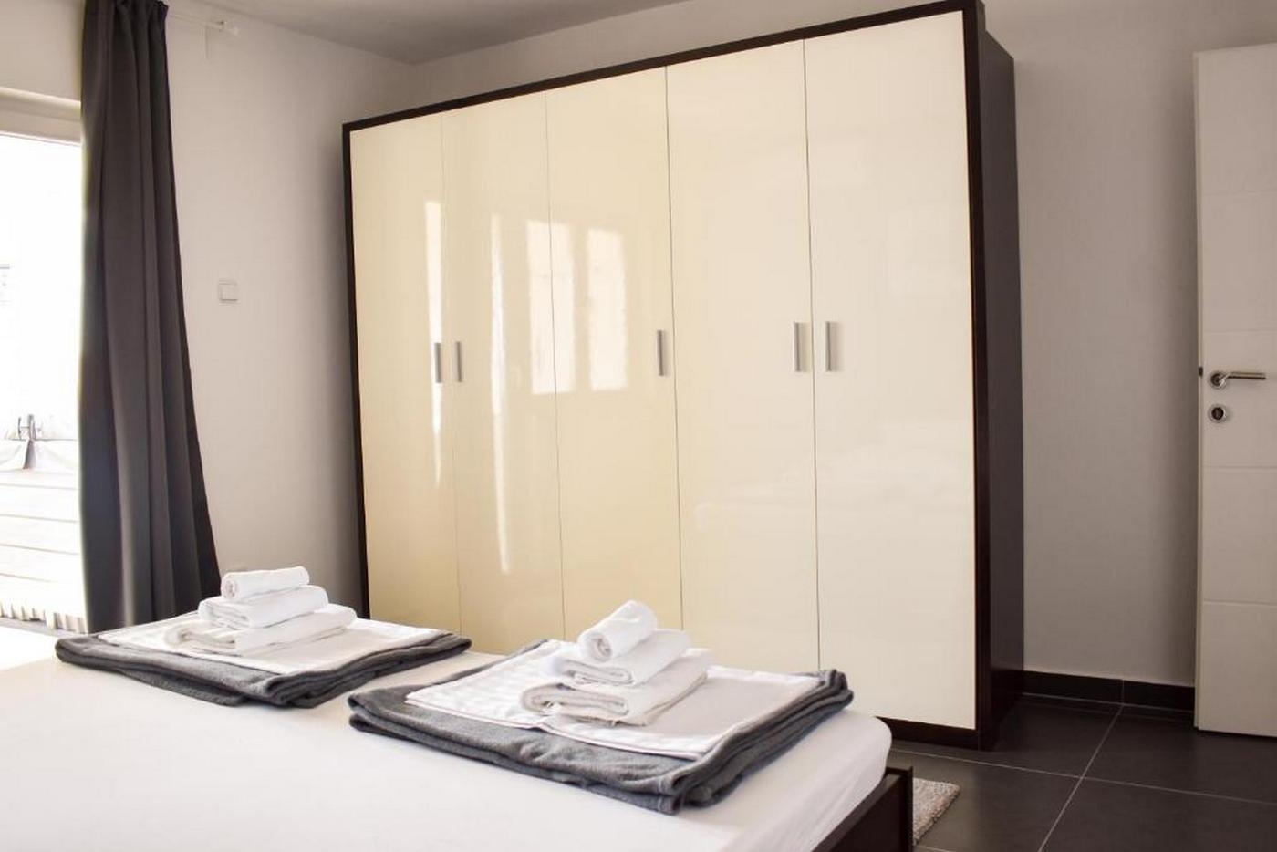 Two bedroom apartment with terrace and sea view Novi Vinodolski  A-a