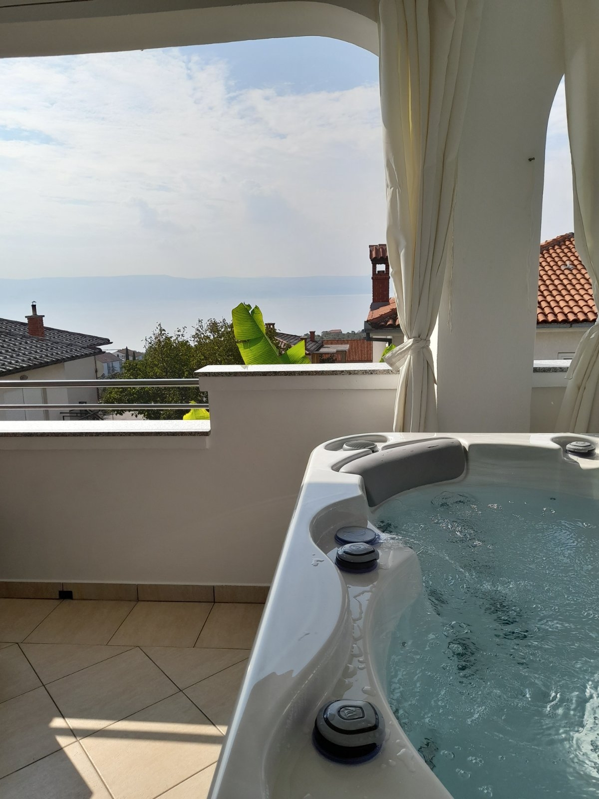 Two bedroom apartment with terrace and sea view Novi Vinodolski  A-a