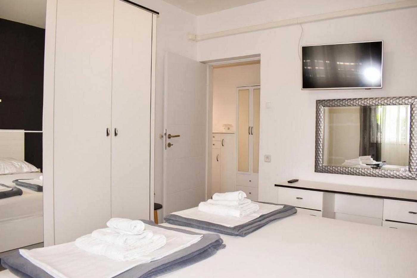 One bedroom apartment with terrace Novi Vinodolski  A-b