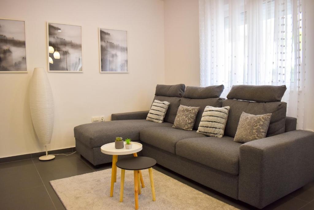 One bedroom apartment with terrace Novi Vinodolski (A-2348-b)