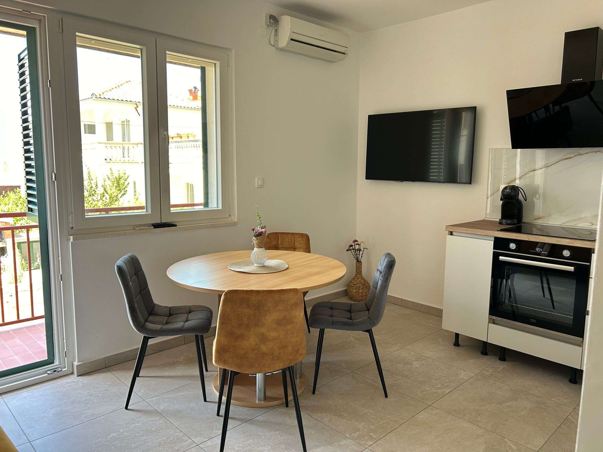 Two bedroom apartment with balcony Jezera, Murter  A-a