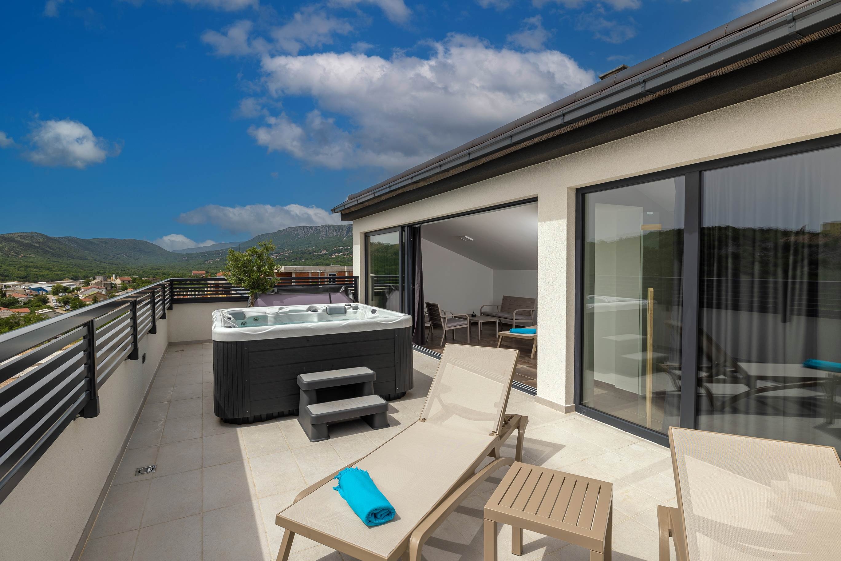 Three bedroom house with terrace and sea view Novi Vinodolski  K