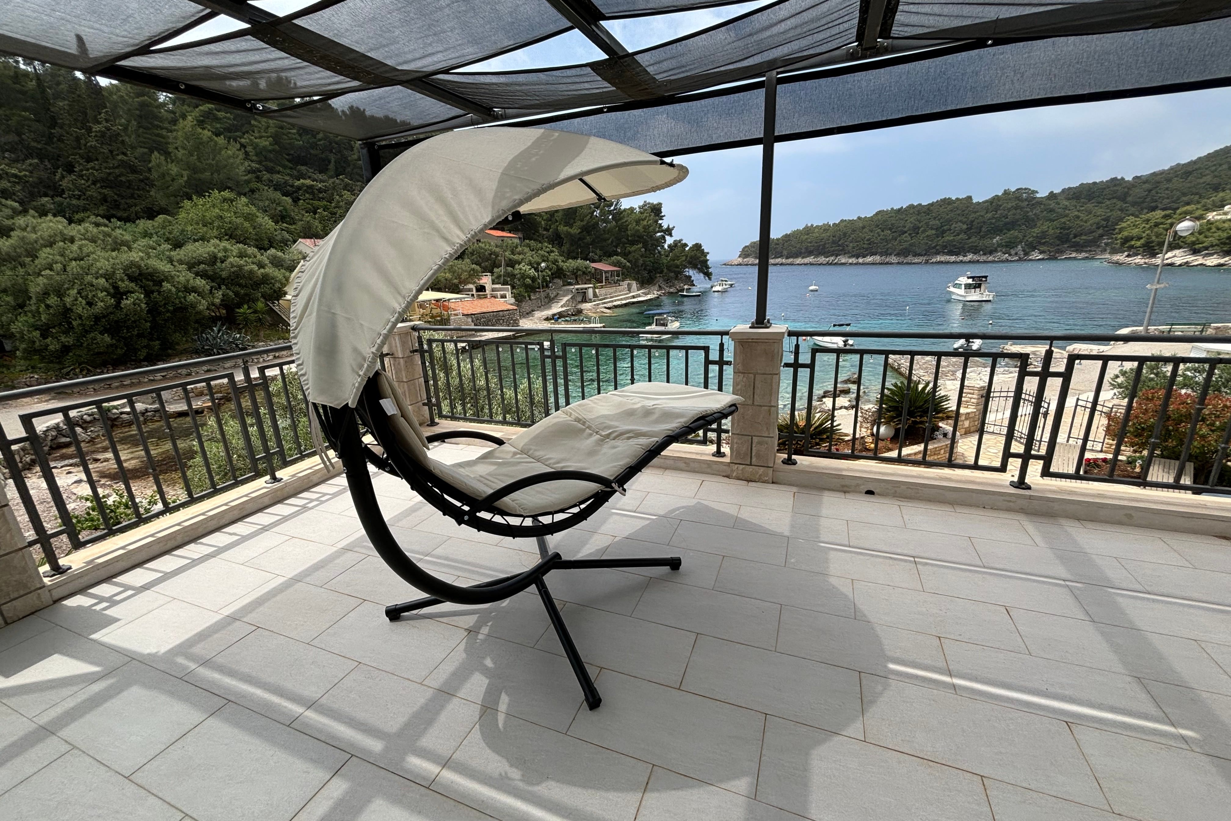 Comfortable and spacious house near beach Gršćica, Korčula  K