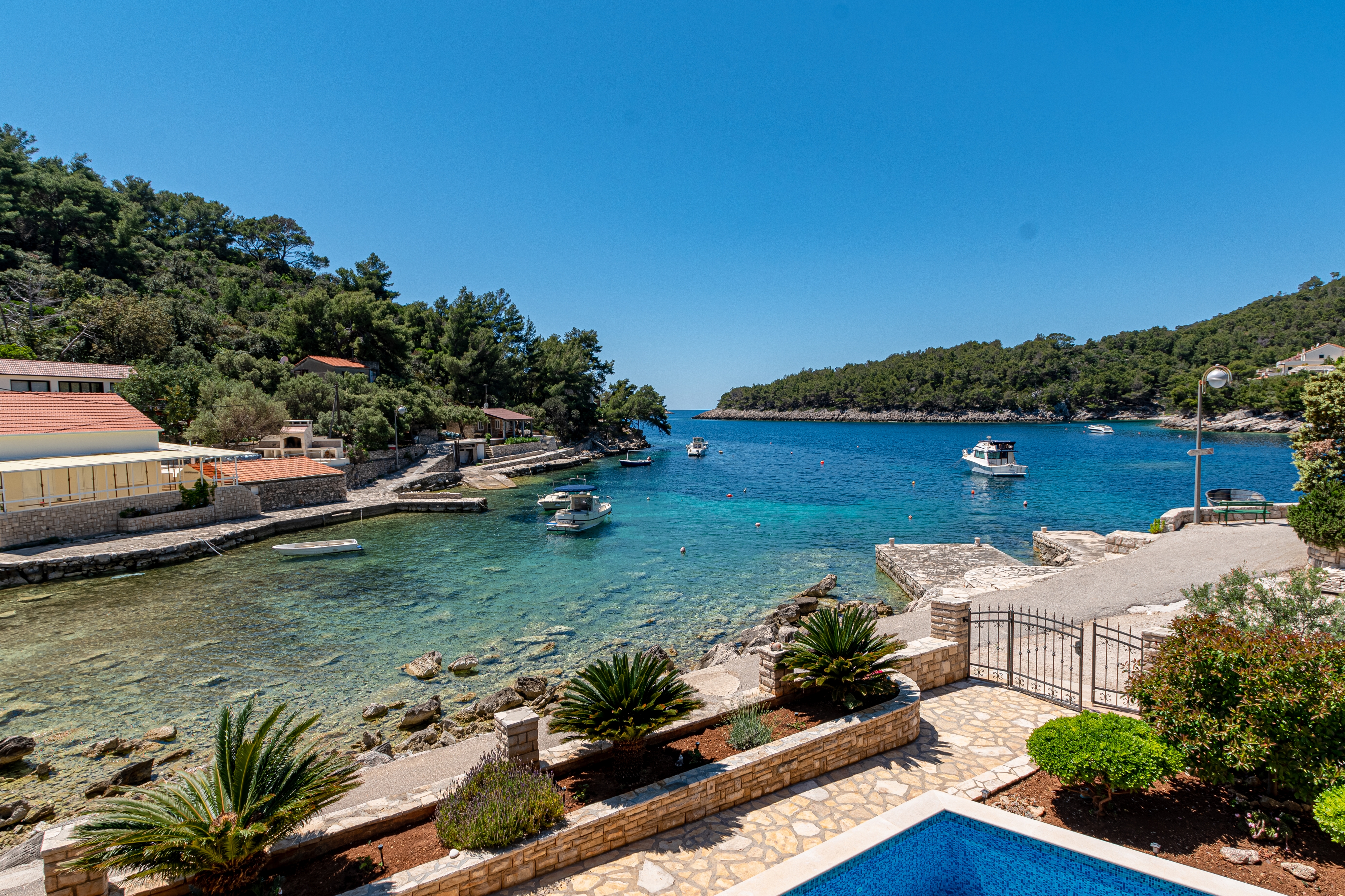 Comfortable and spacious house near beach Gršćica, Korčula  K