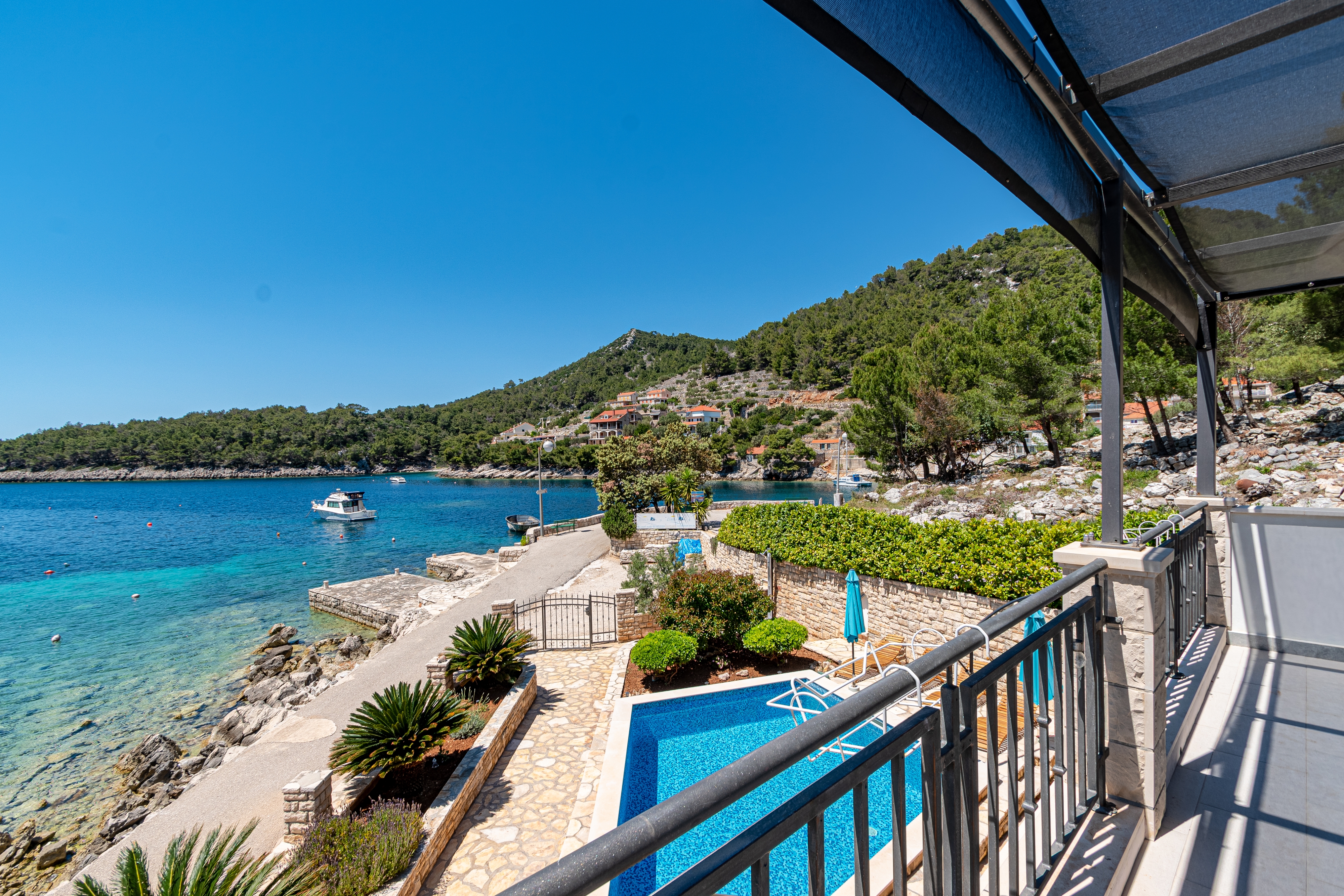 Comfortable and spacious house near beach Gršćica, Korčula  K