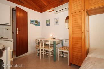 Dining room Opatija - Volosko, Dining room in the studio-apartment, dostupna klima, dopusteni kucni ljubimci i WIFI.