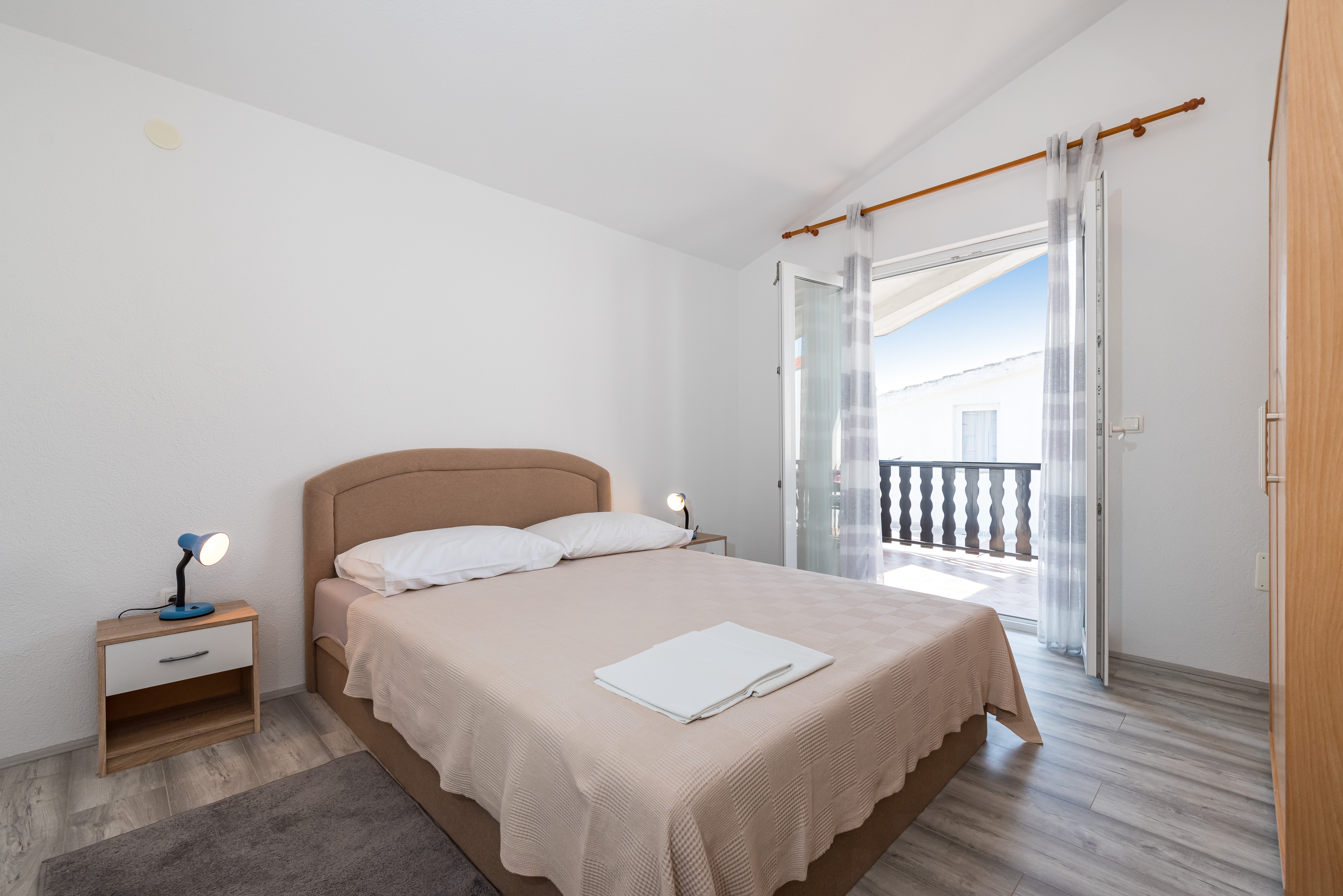 Two bedroom apartment with terrace Nin, Zadar  A-a