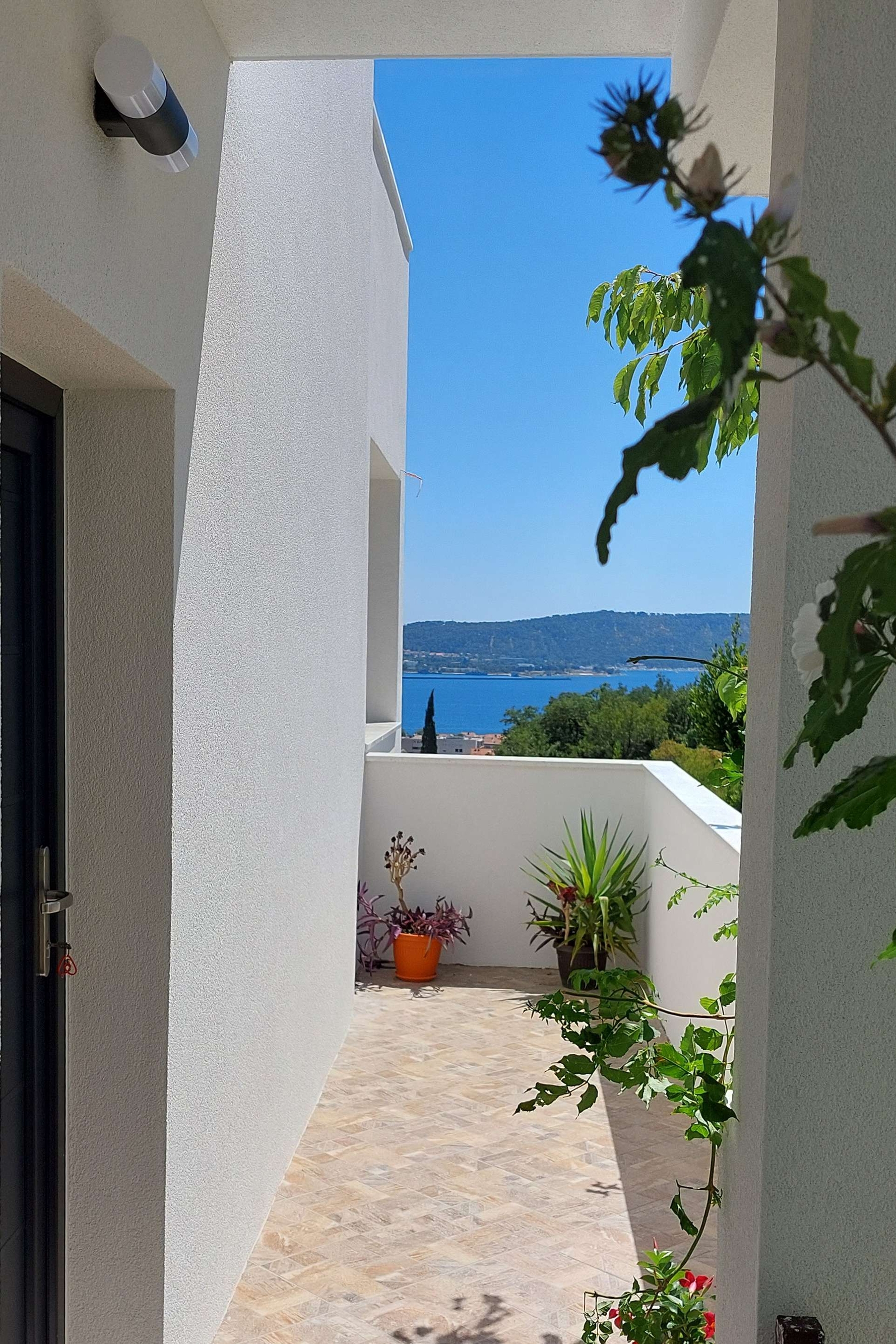Two bedroom apartment with terrace and sea view Kaštel Sućurac, Kaštela  A-a