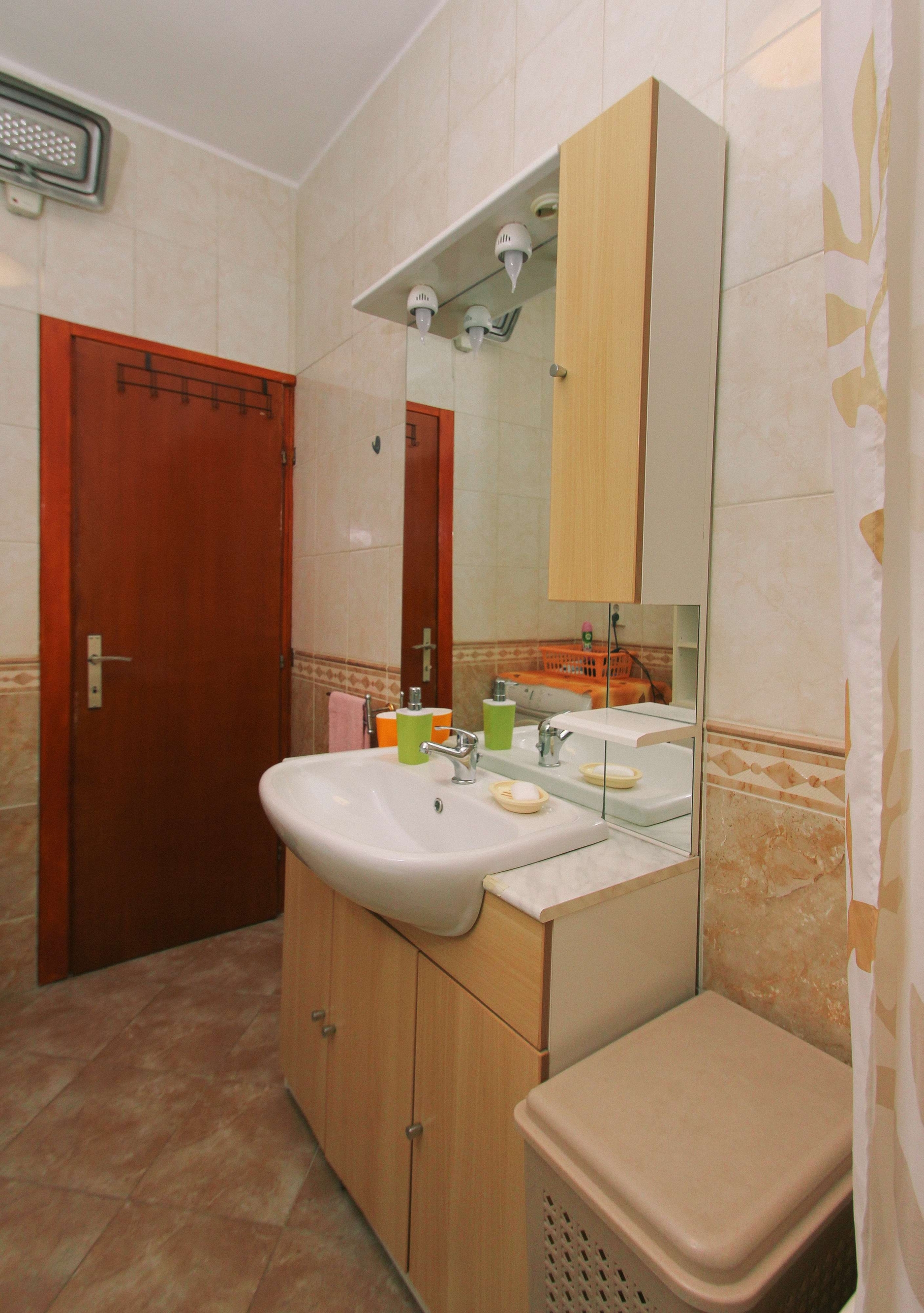 Two bedroom apartment with terrace and sea view Kaštel Sućurac, Kaštela  A-a