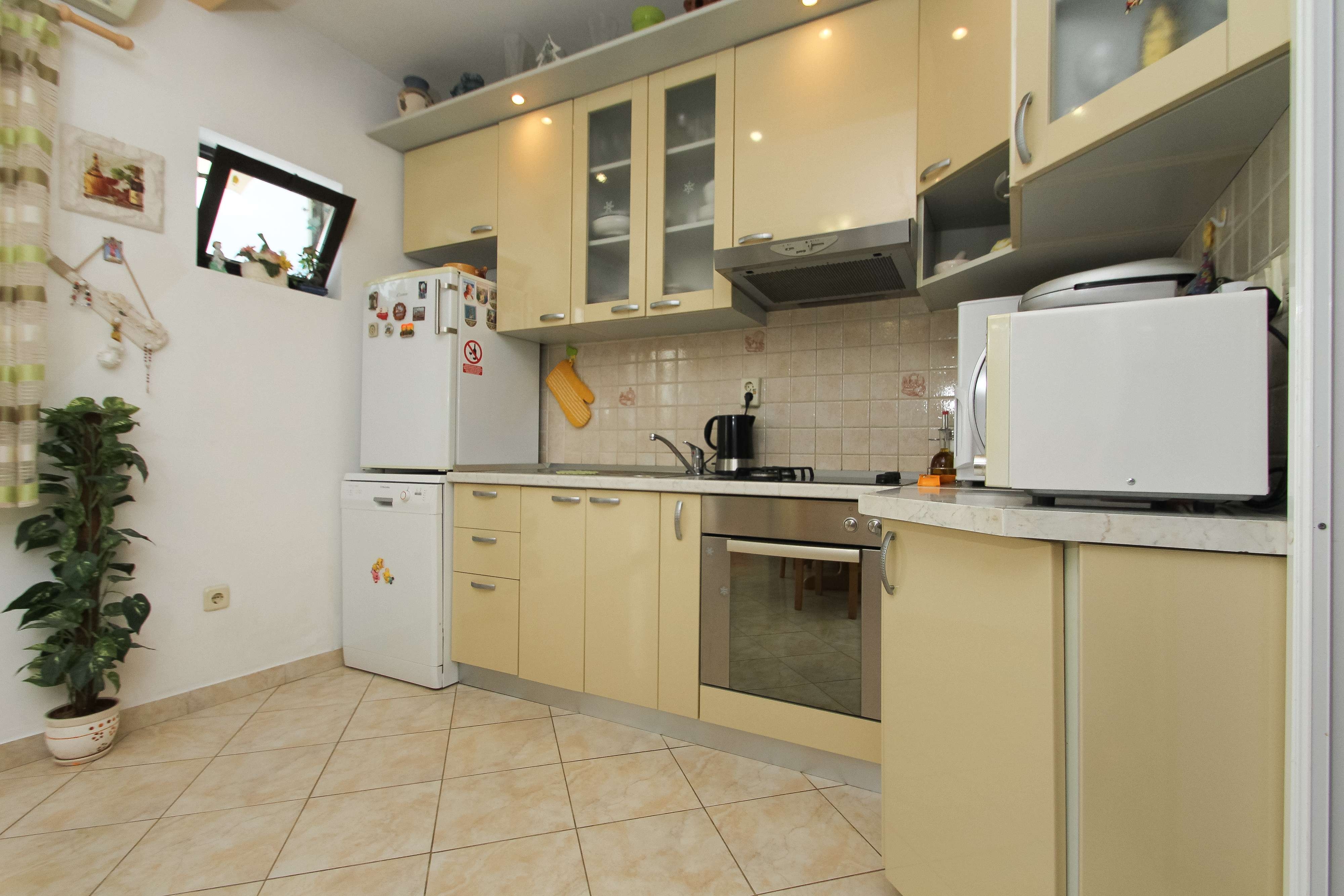 Two bedroom apartment with terrace and sea view Kaštel Sućurac, Kaštela  A-a