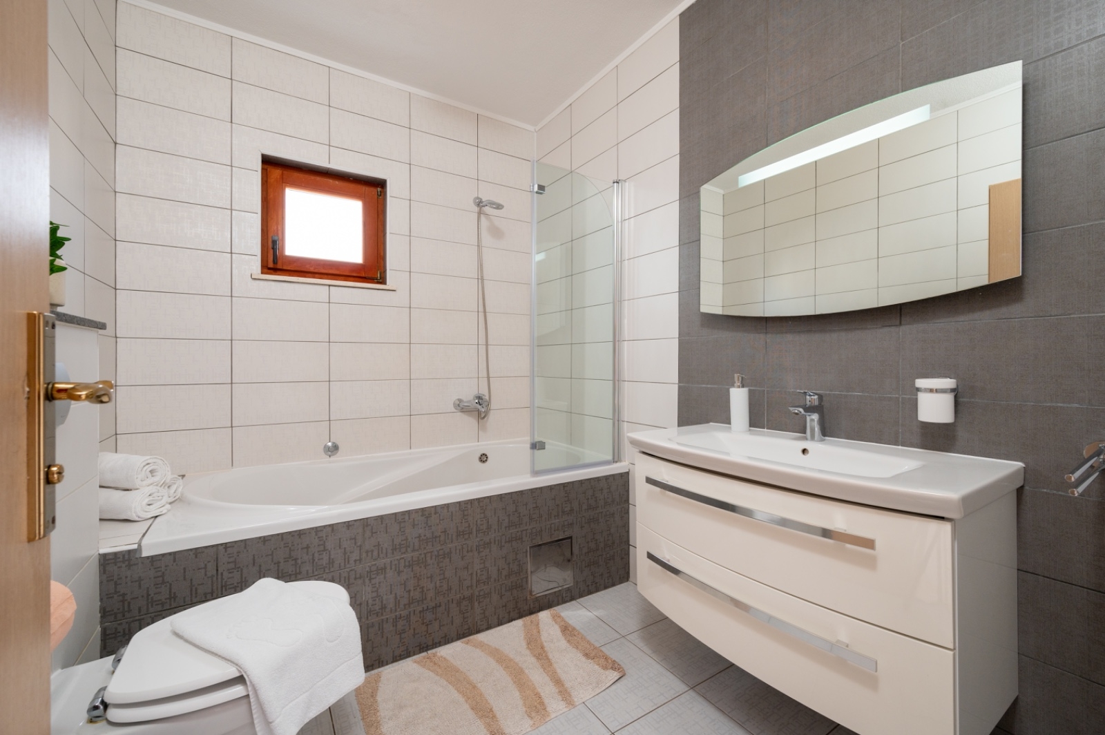 Two bedroom apartment with terrace and sea view Okrug Gornji, Čiovo  A-a