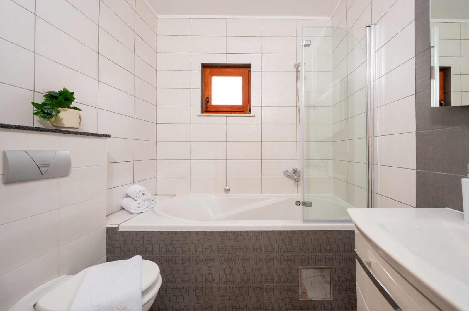 Two bedroom apartment with terrace and sea view Okrug Gornji, Čiovo  A-a