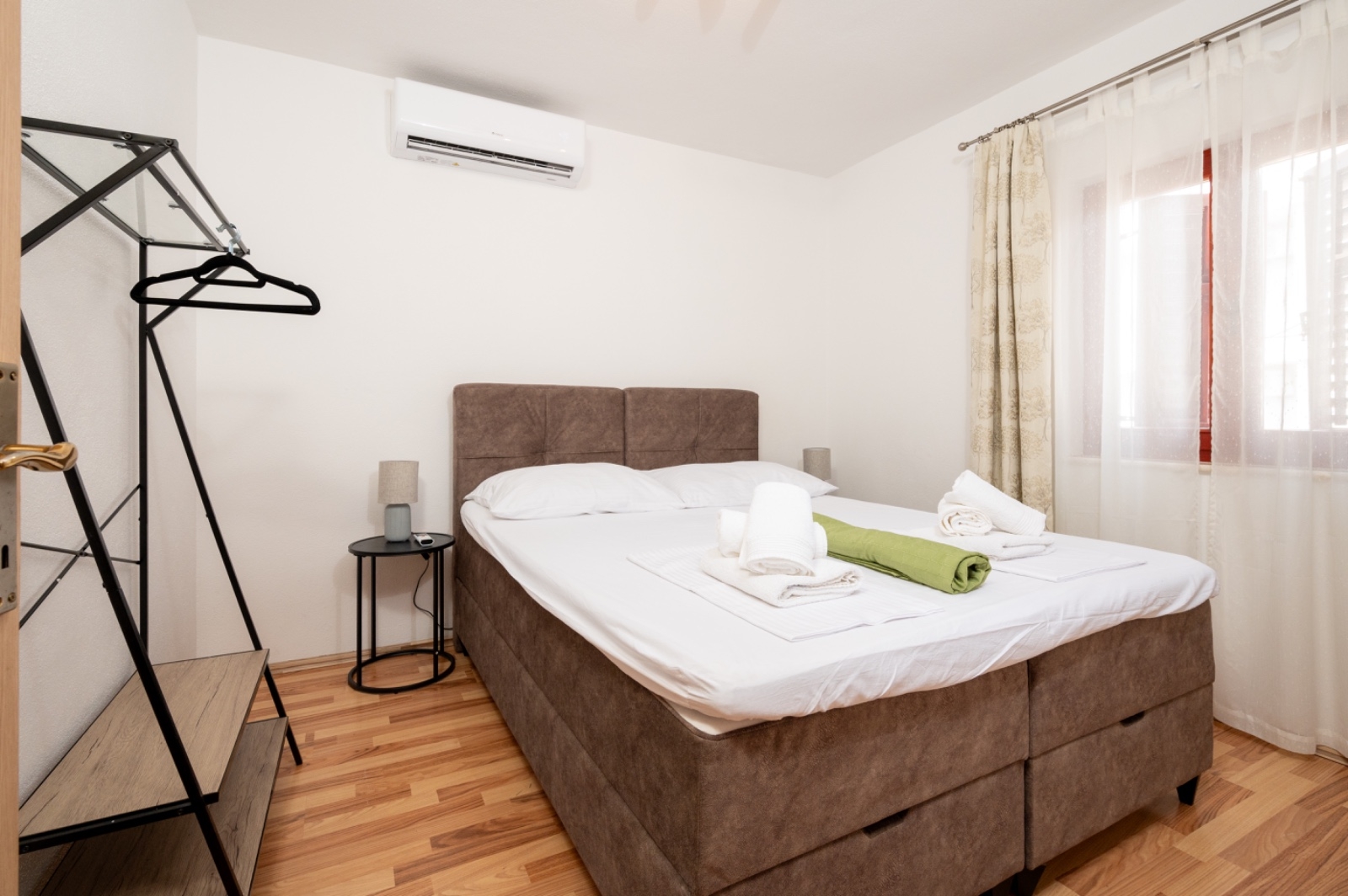 Two bedroom apartment with terrace and sea view Okrug Gornji, Čiovo  A-a