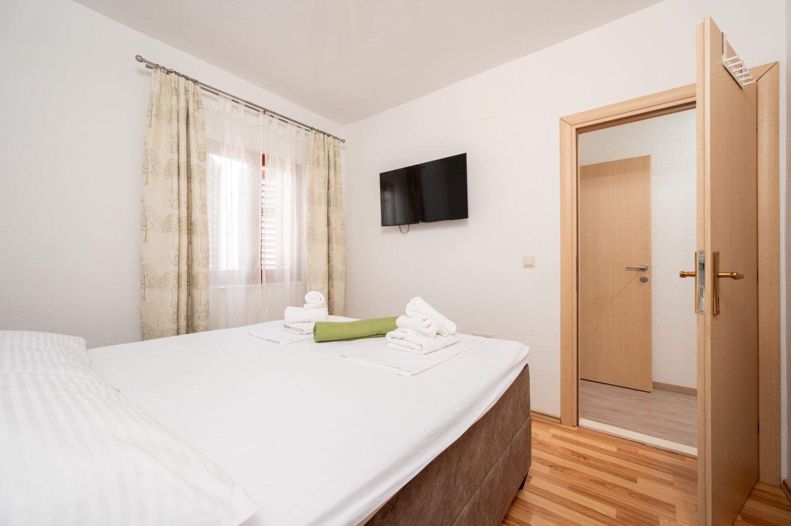 Two bedroom apartment with terrace and sea view Okrug Gornji, Čiovo  A-a