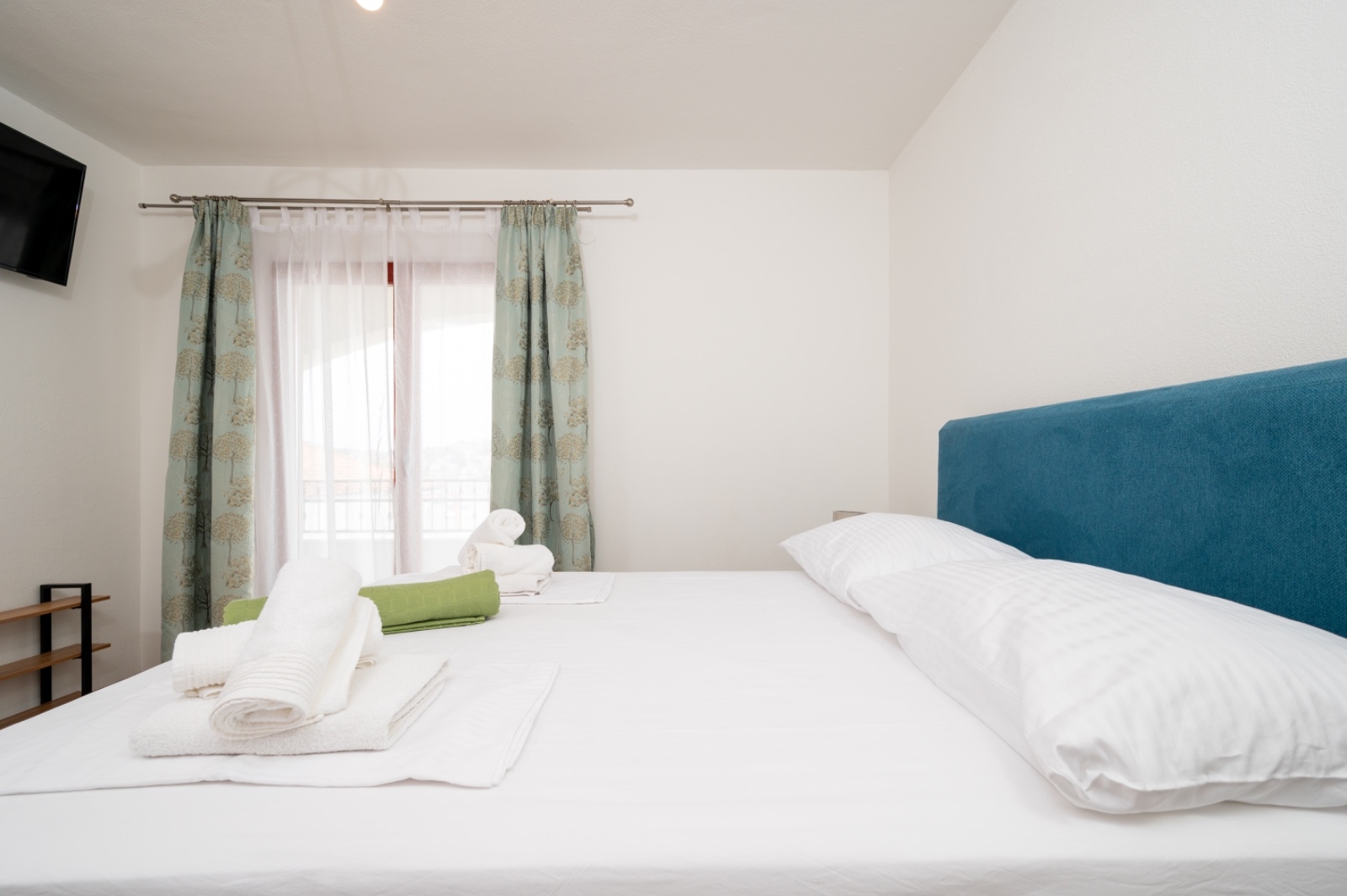 Two bedroom apartment with terrace and sea view Okrug Gornji, Čiovo  A-a