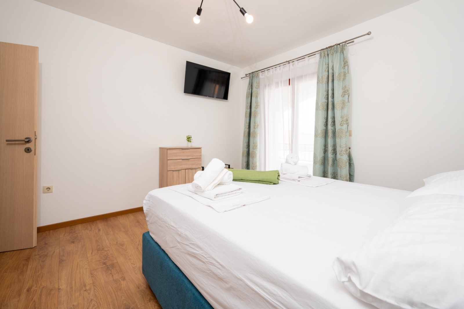 Two bedroom apartment with terrace and sea view Okrug Gornji, Čiovo  A-a