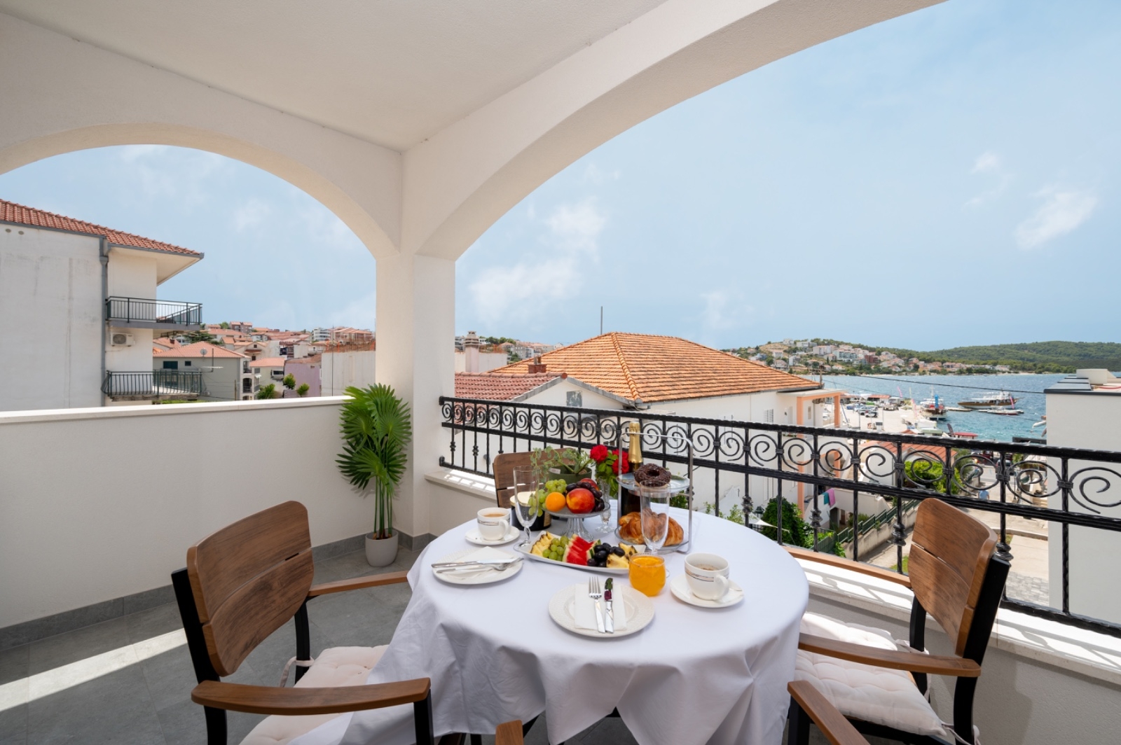 Two bedroom apartment with terrace and sea view Okrug Gornji, Čiovo  A-a