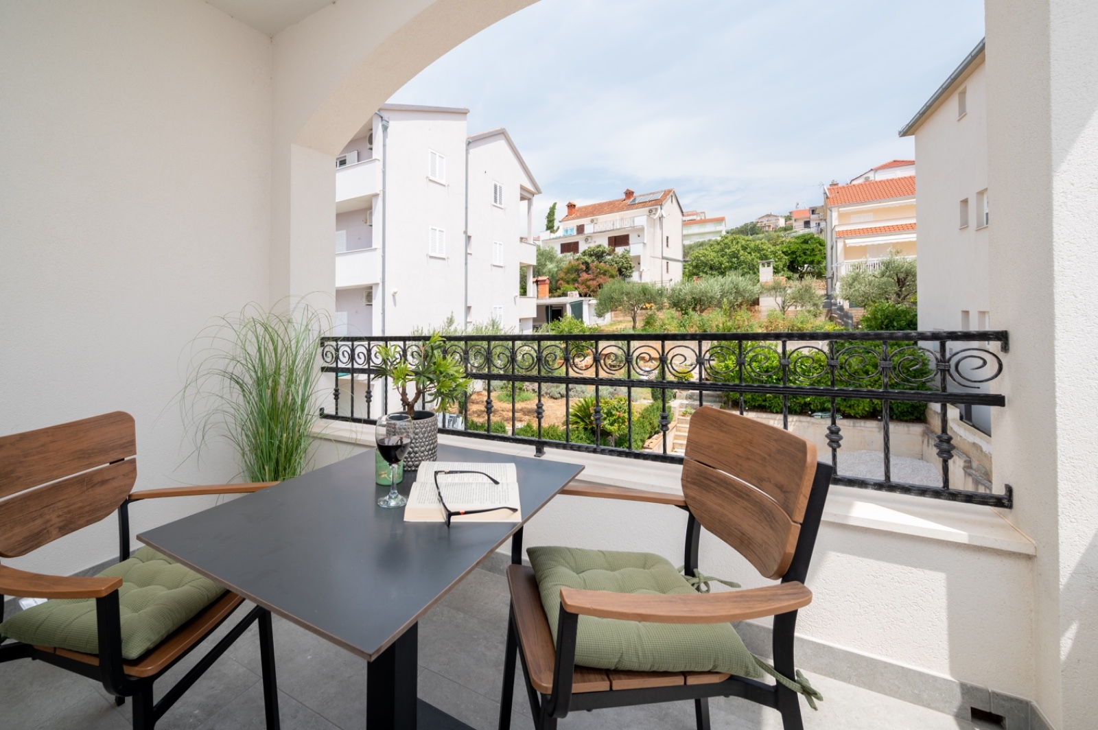 Two bedroom apartment with terrace and sea view Okrug Gornji, Čiovo  A-a