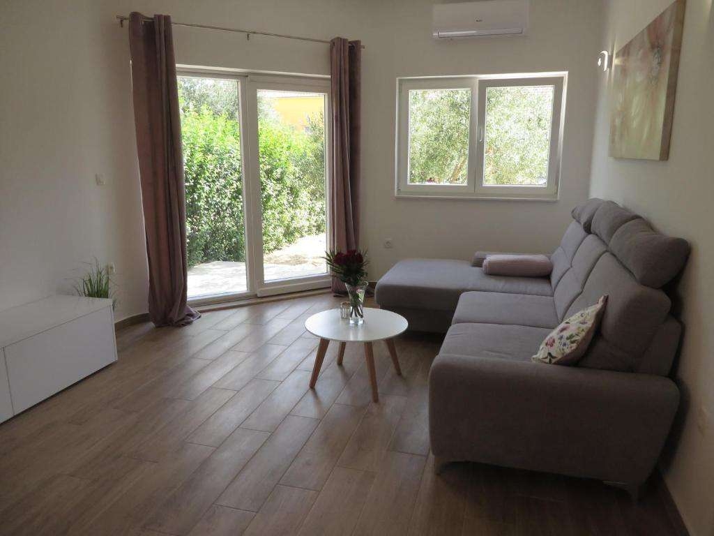 Three bedroom house with terrace Biograd na Moru, Biograd (K-23498)