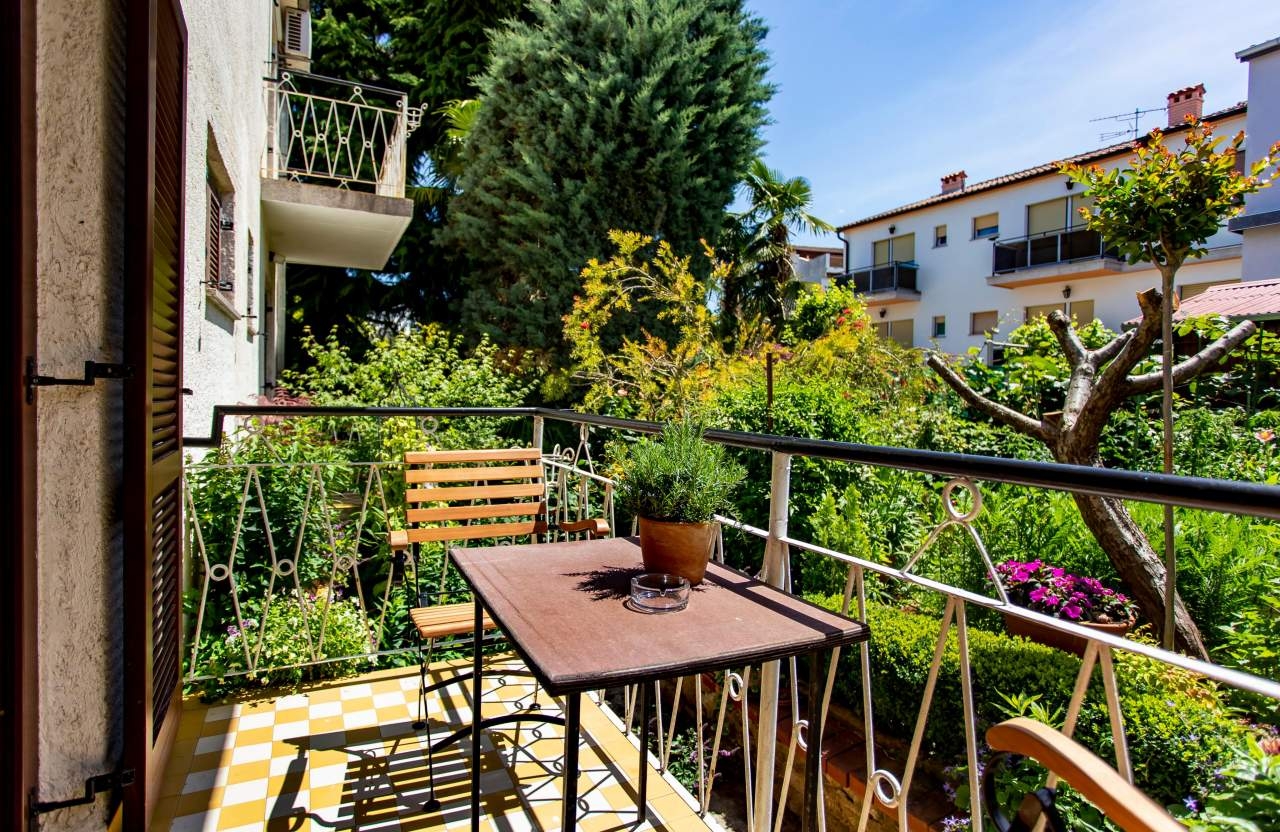 One bedroom apartment with balcony Rovinj  A-b
